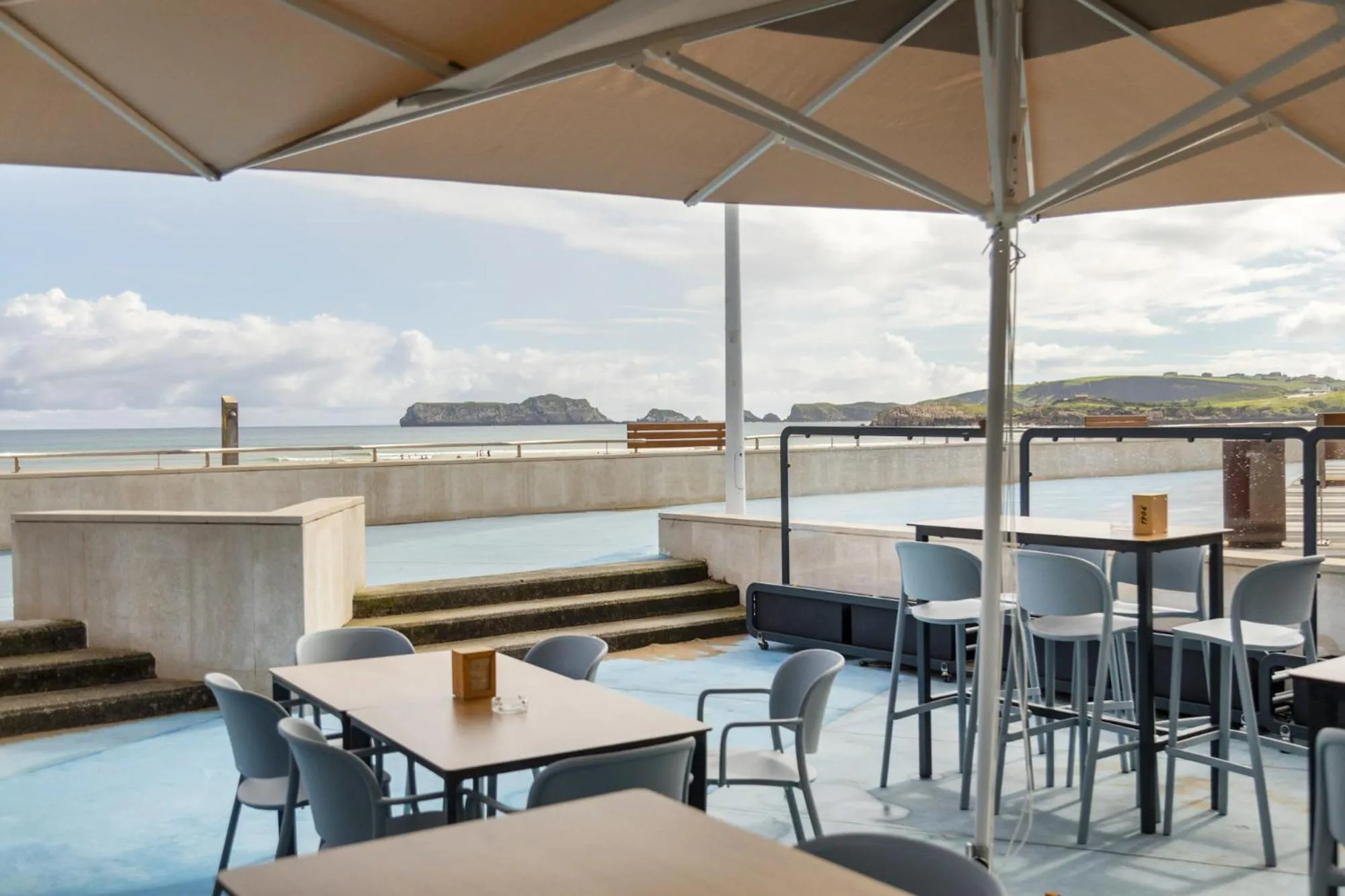 Lounge or bar in La Surfería Suances