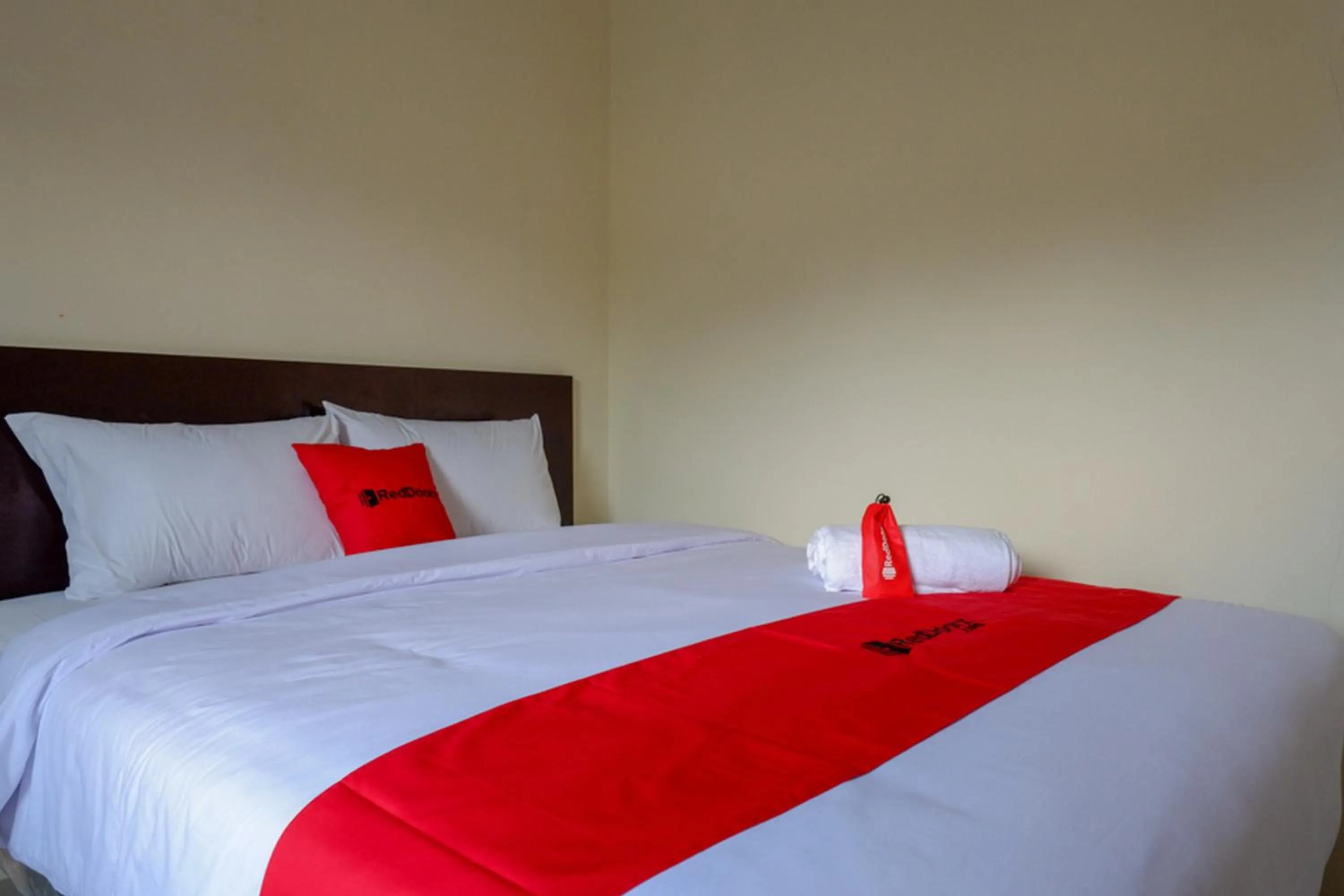 Bed in RedDoorz near Terminal Mendolo Wonosobo