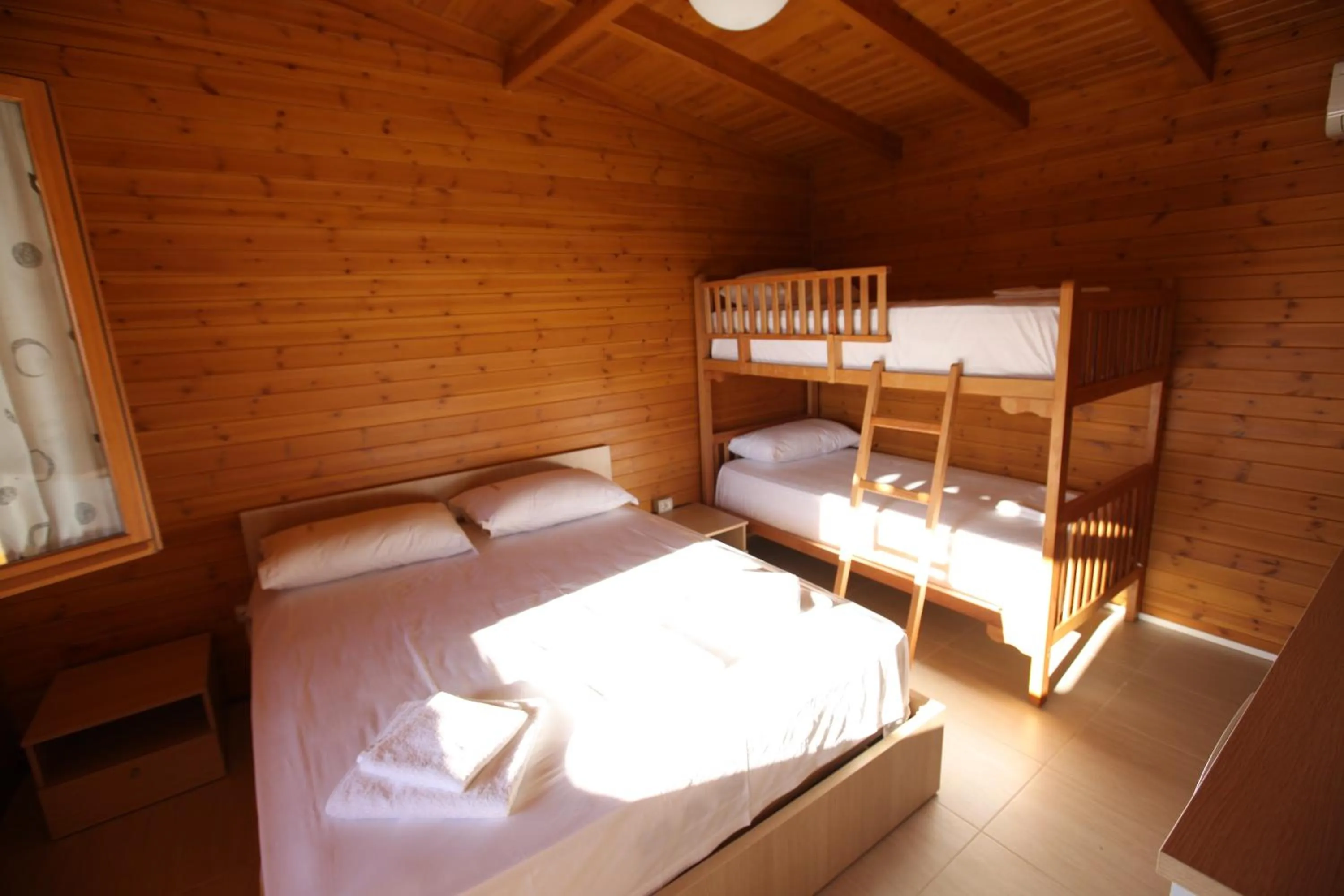 Bedroom, Bed in Bunec Beach Resort