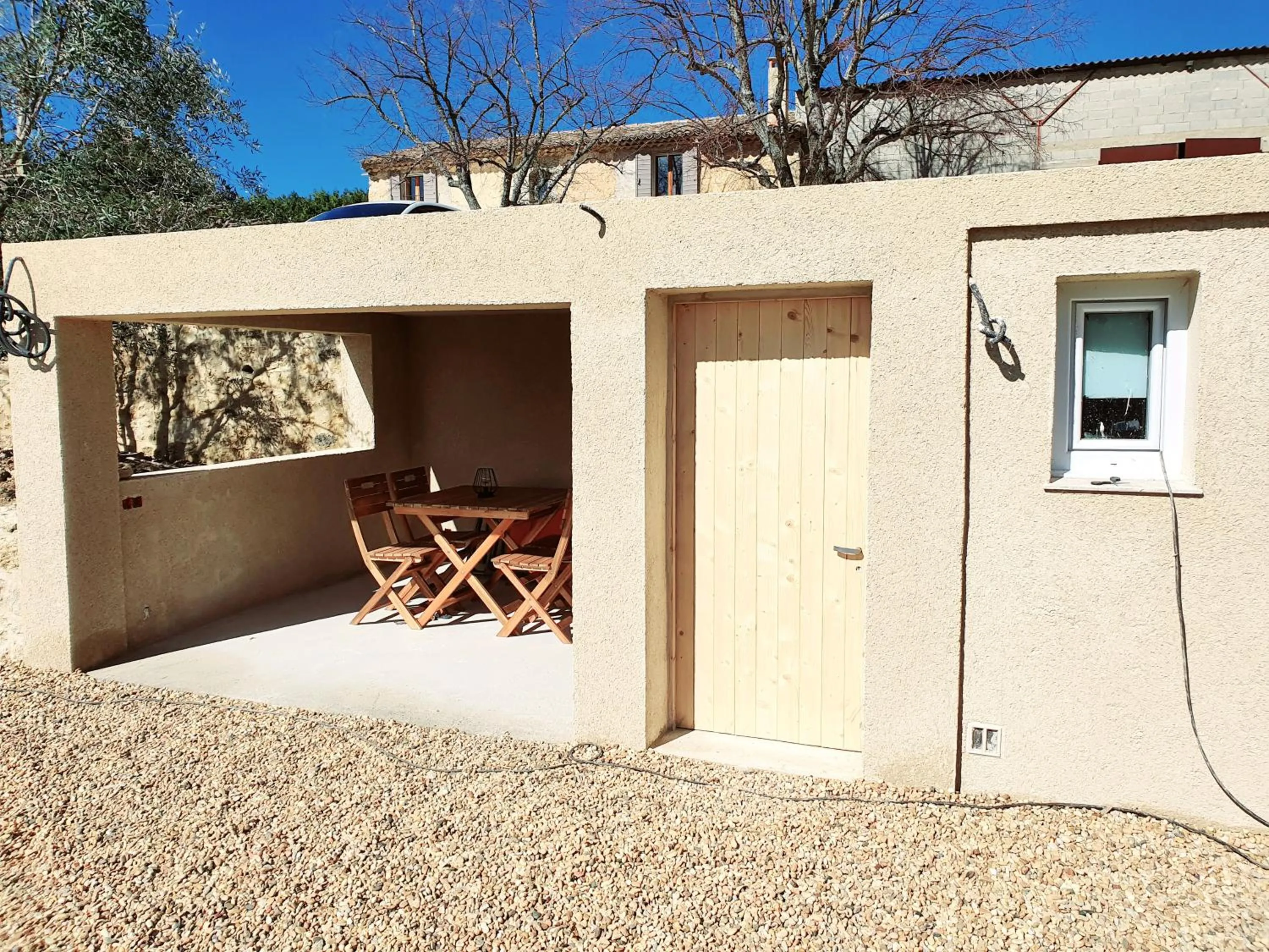 Locations insolites "vie en plein air" cabane et tipi Bastide Bellugue maison d'hôtes reseau Bienvenue à la ferme à 3 mn de lourmarin