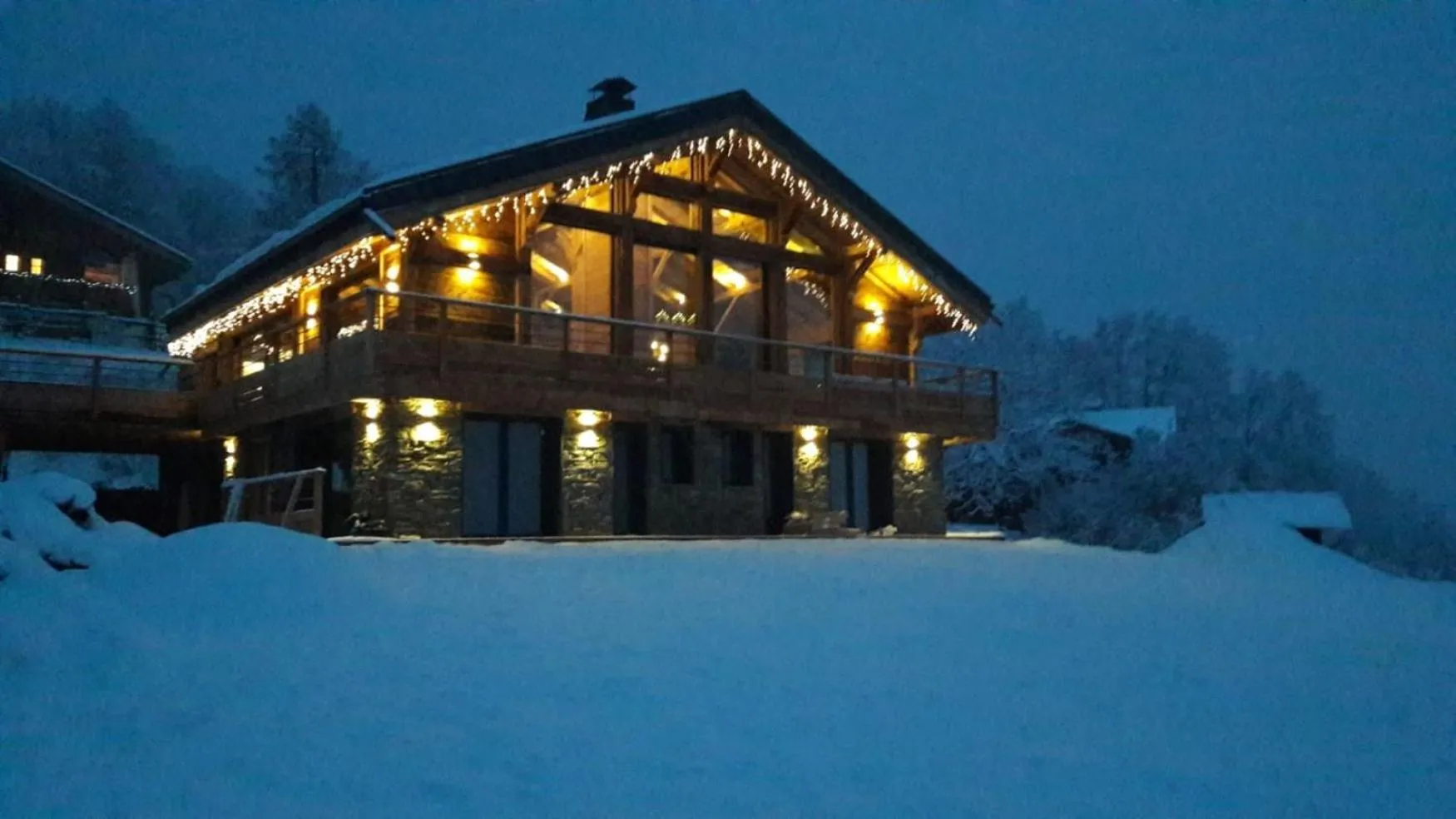 Facade/entrance in chalet des grands bois
