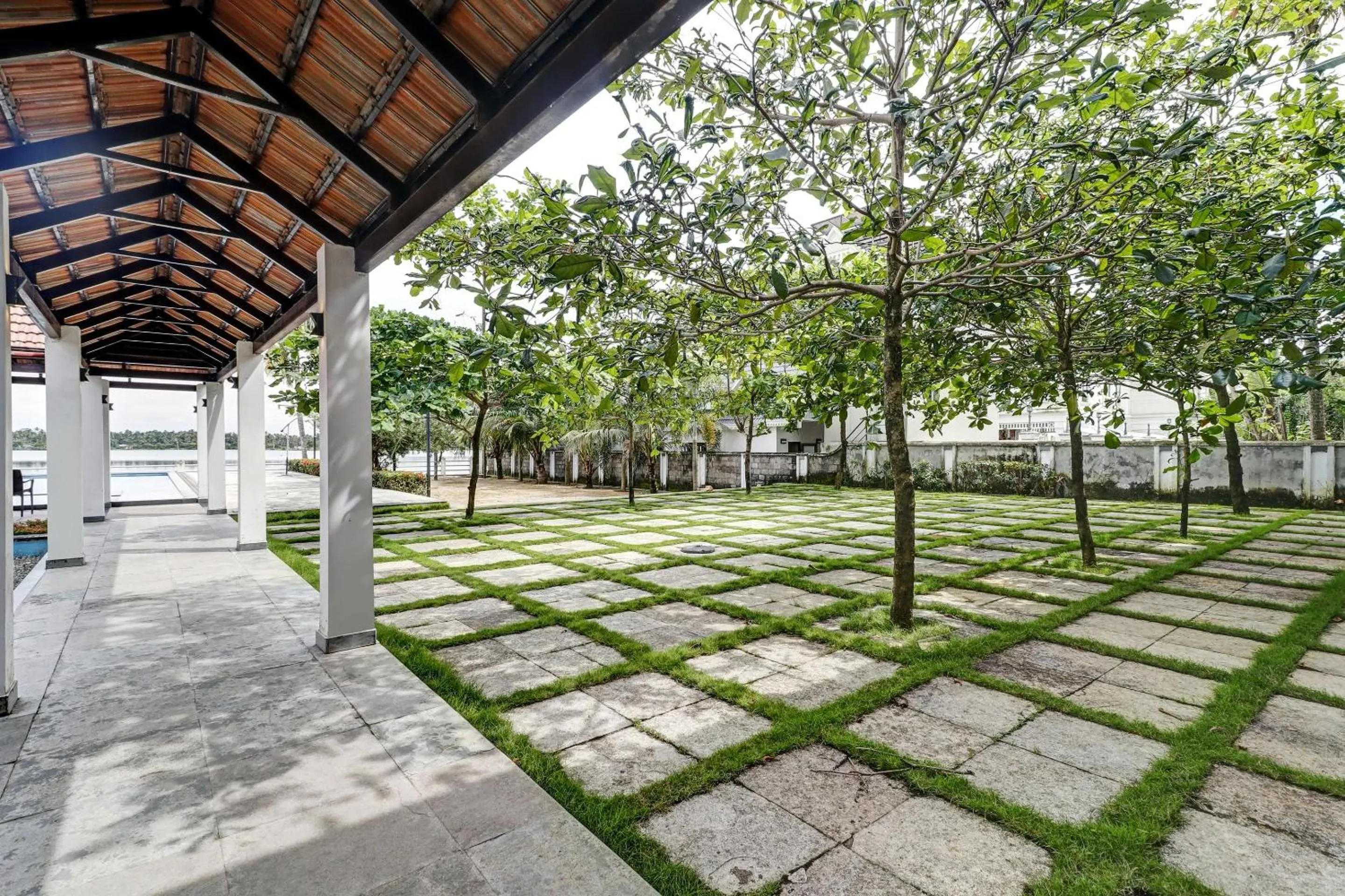 Garden in Super OAK Edassery's Sealine Villa Stay