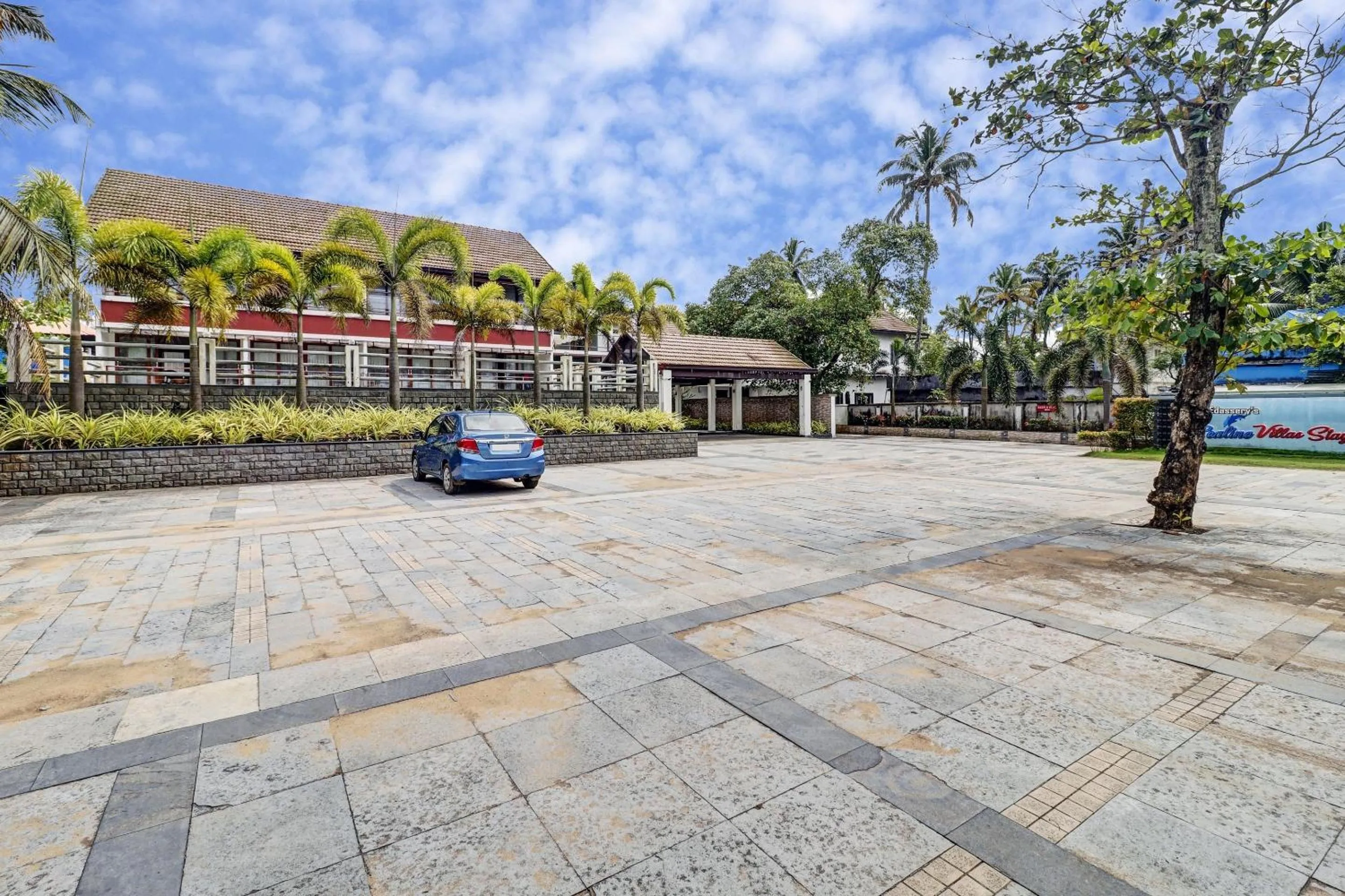Facade/entrance in Super OAK Edassery's Sealine Villa Stay