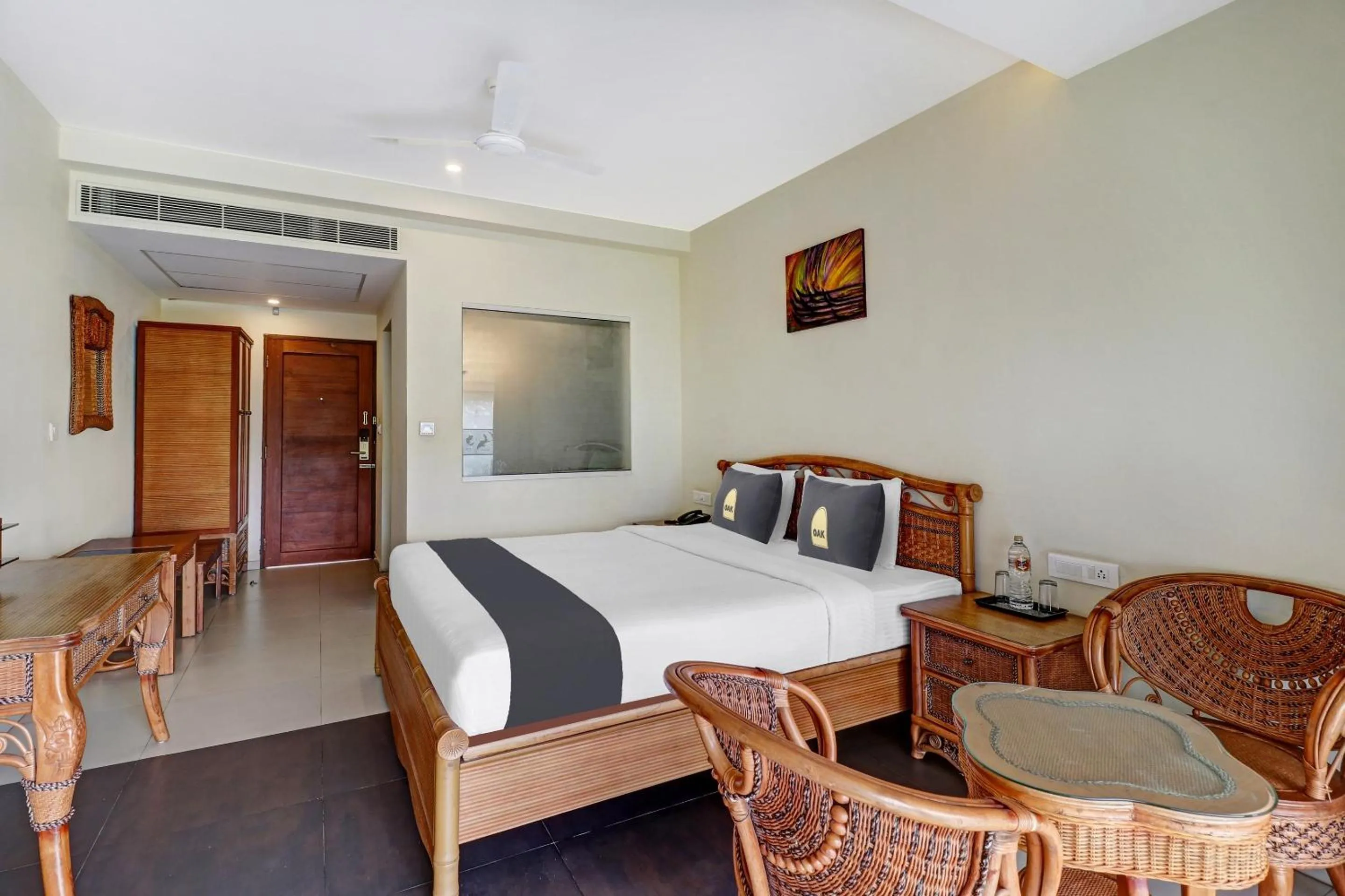 Facade/entrance, Bed in Super OAK Edassery's Sealine Villa Stay