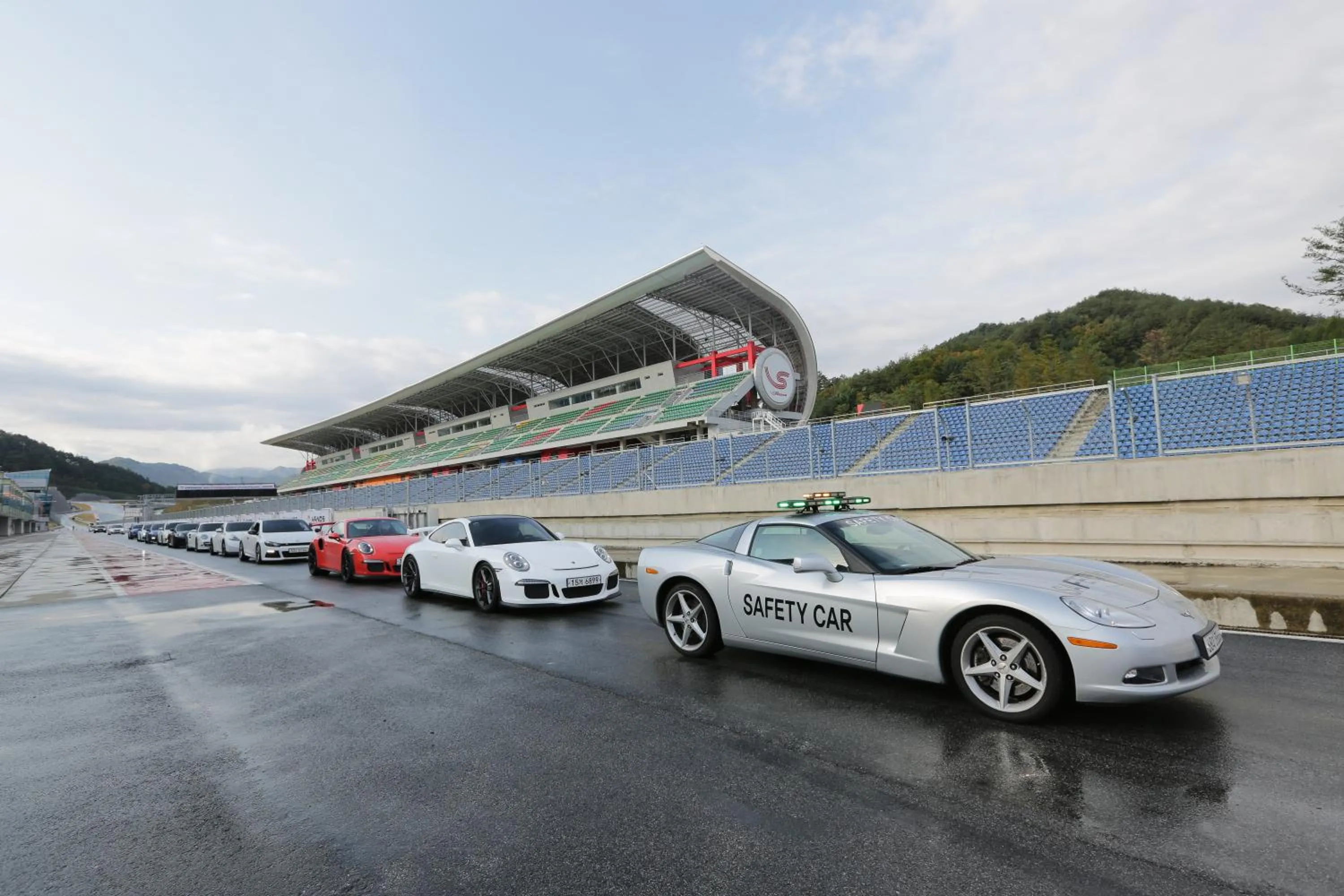 Entertainment in Take Hotel & Resort Inje Speedium