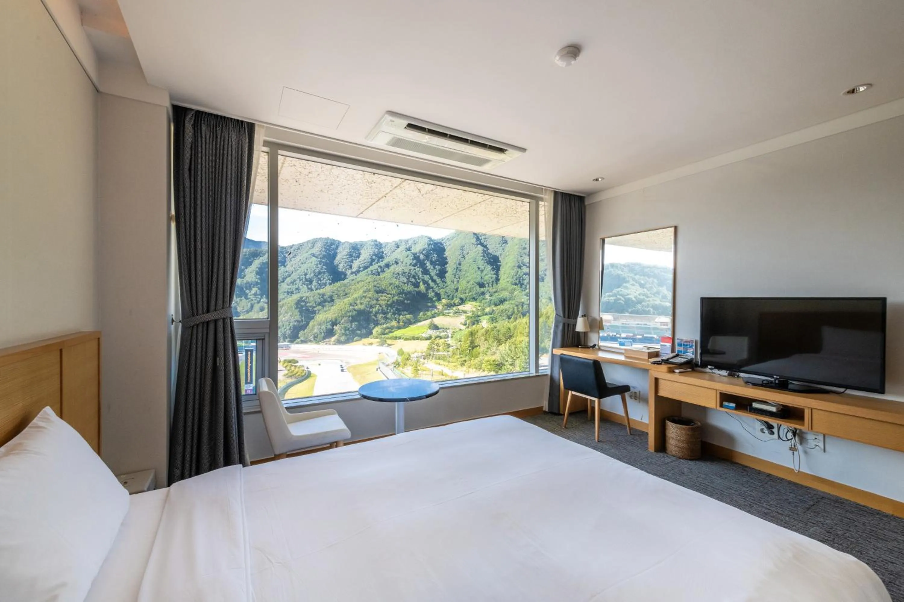 Photo of the whole room, Bed in Take Hotel & Resort Inje Speedium