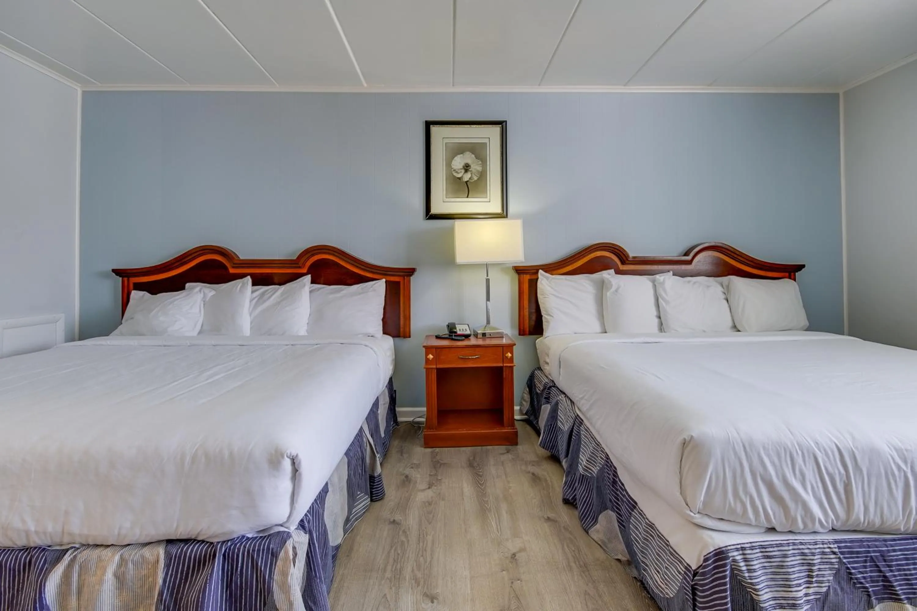 Bedroom, Bed in Rideau Oceanfront Motel