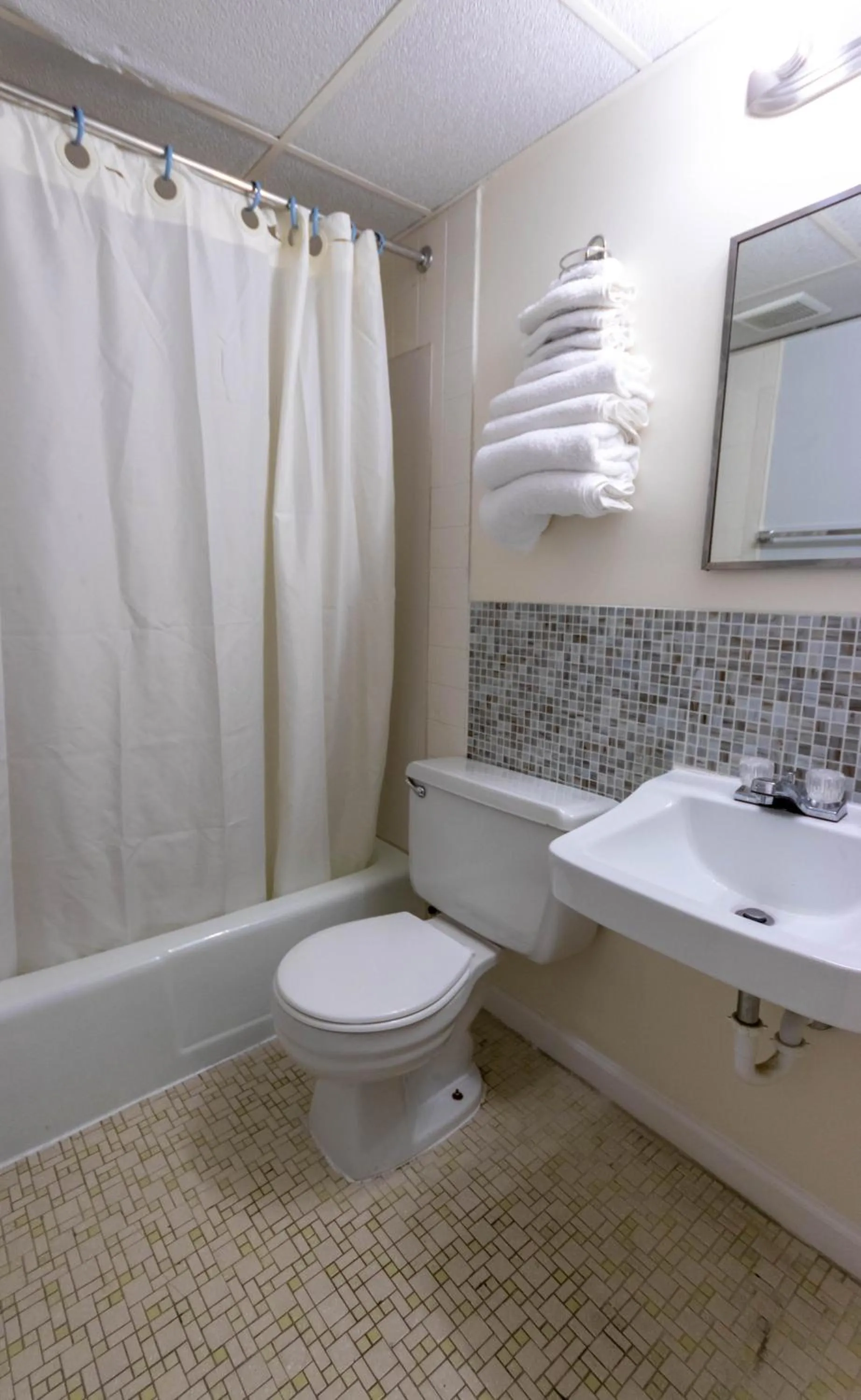 Bathroom in Rideau Oceanfront Motel