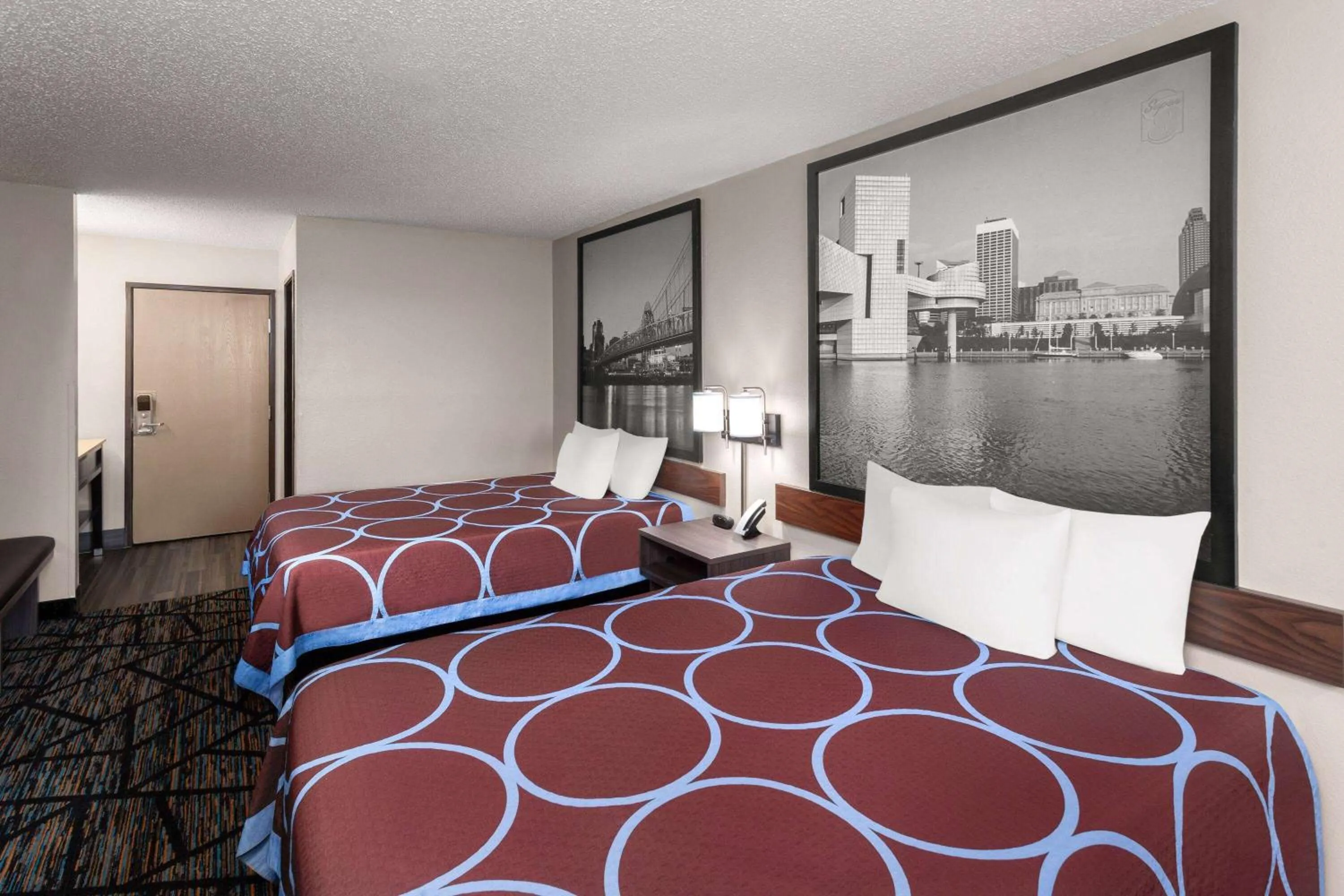 Photo of the whole room, Bed in Super 8 by Wyndham Mt. Vernon