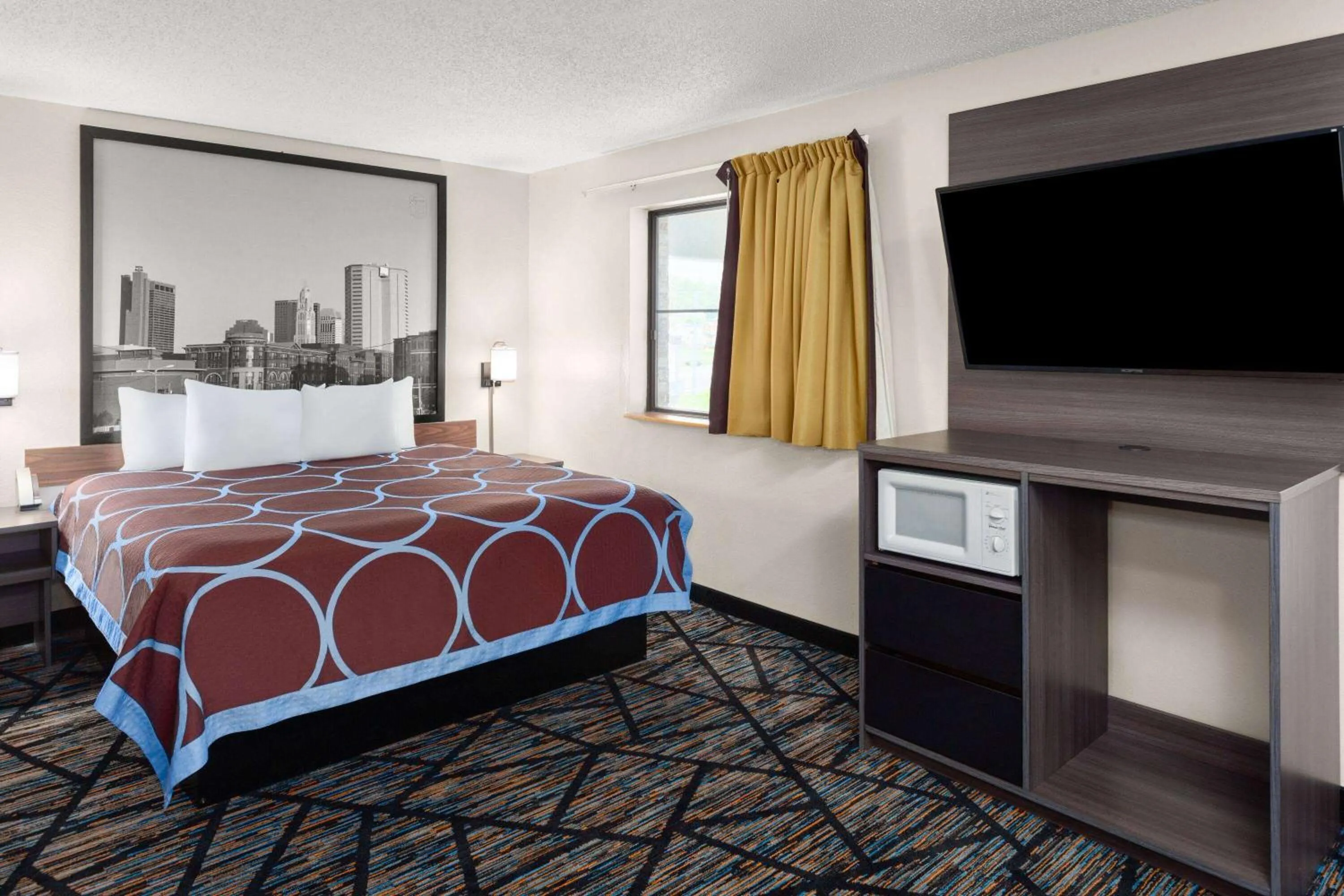 Bath, Bed in Super 8 by Wyndham Mt. Vernon