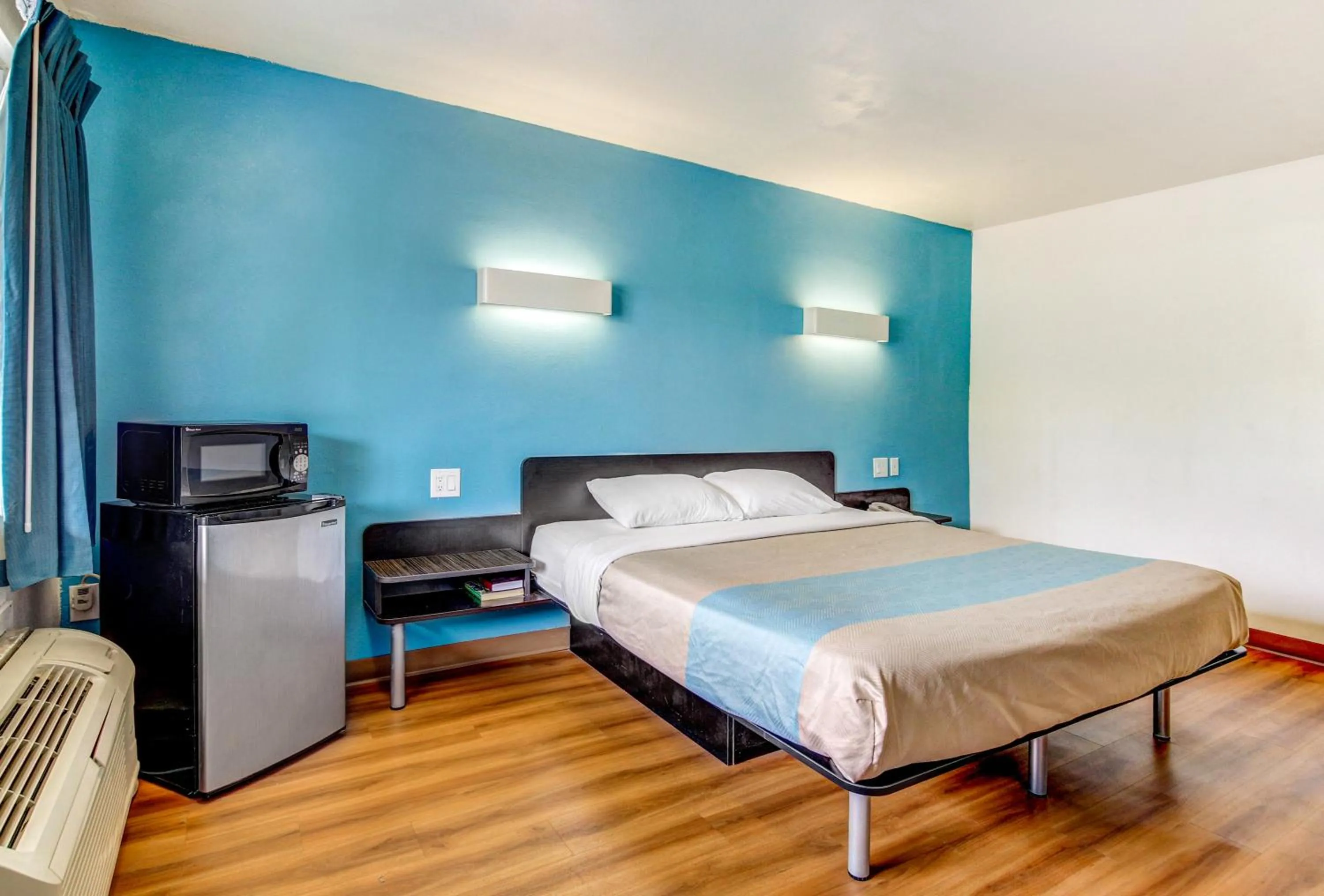 Photo of the whole room, Bed in Motel 6 Waco - Lacy Lakeview