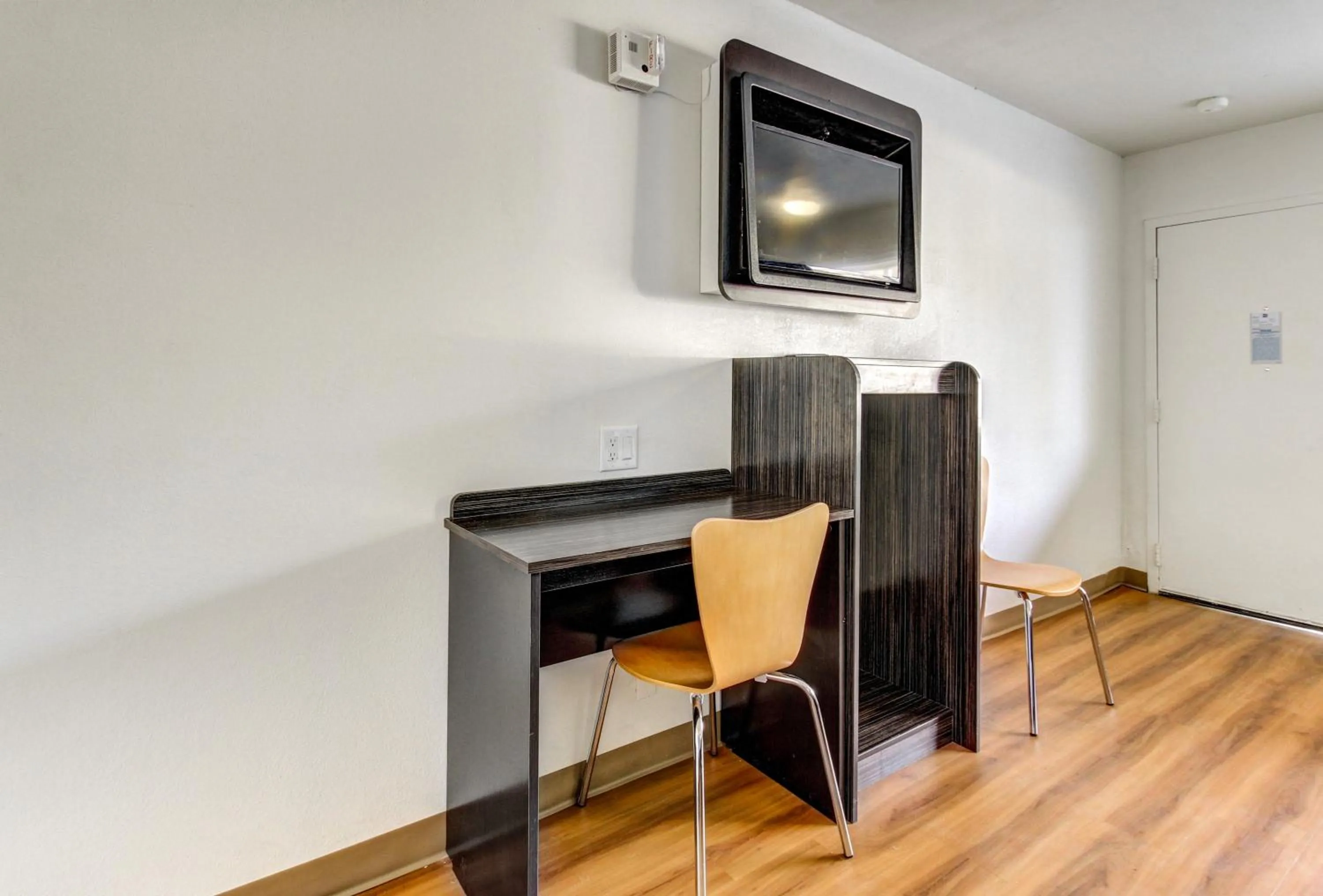 TV and multimedia in Motel 6 Waco - Lacy Lakeview