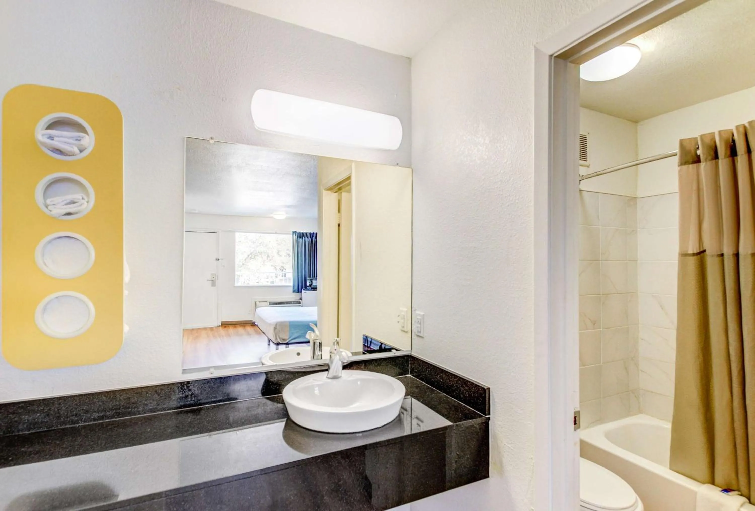 Bathroom in Motel 6 Waco - Lacy Lakeview