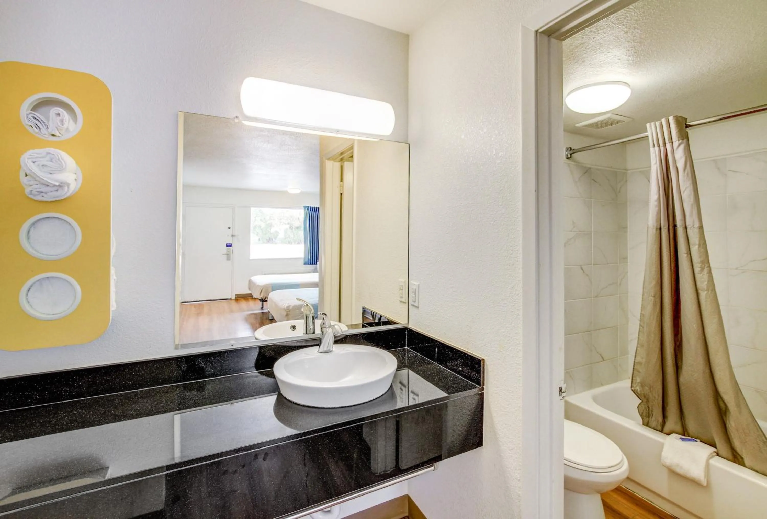 Bathroom in Motel 6 Waco - Lacy Lakeview
