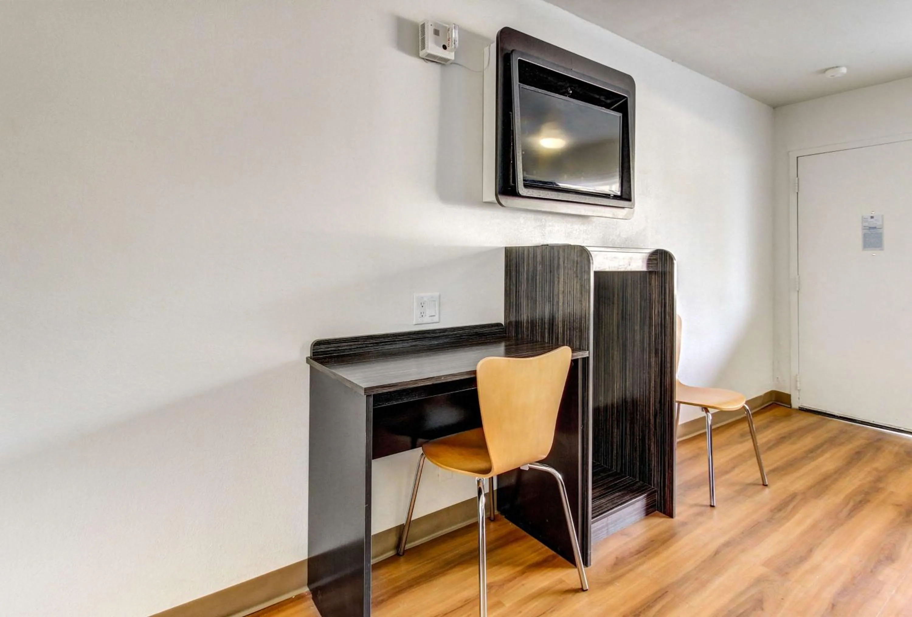 TV and multimedia in Motel 6 Waco - Lacy Lakeview