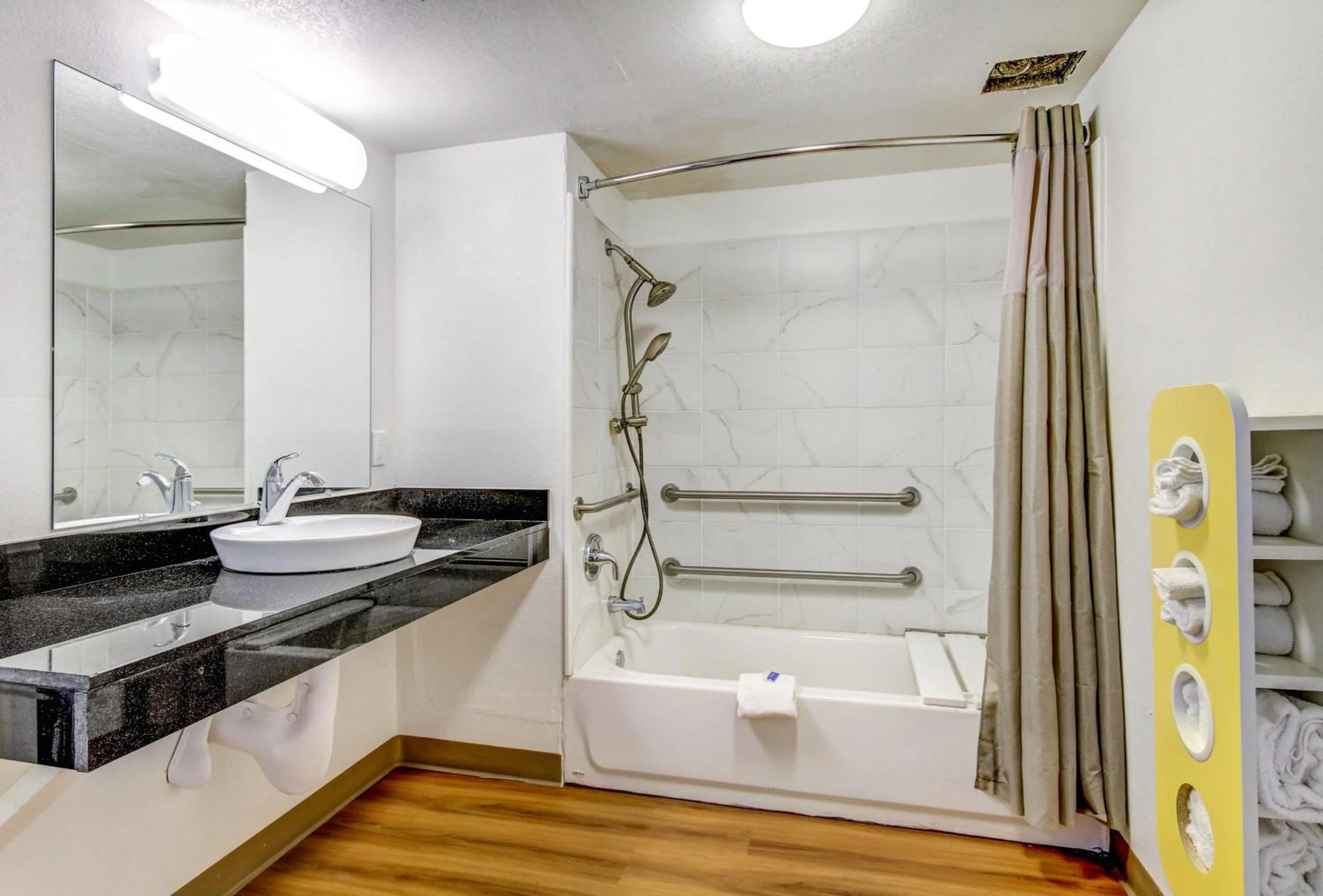 Bathroom in Motel 6 Waco - Lacy Lakeview