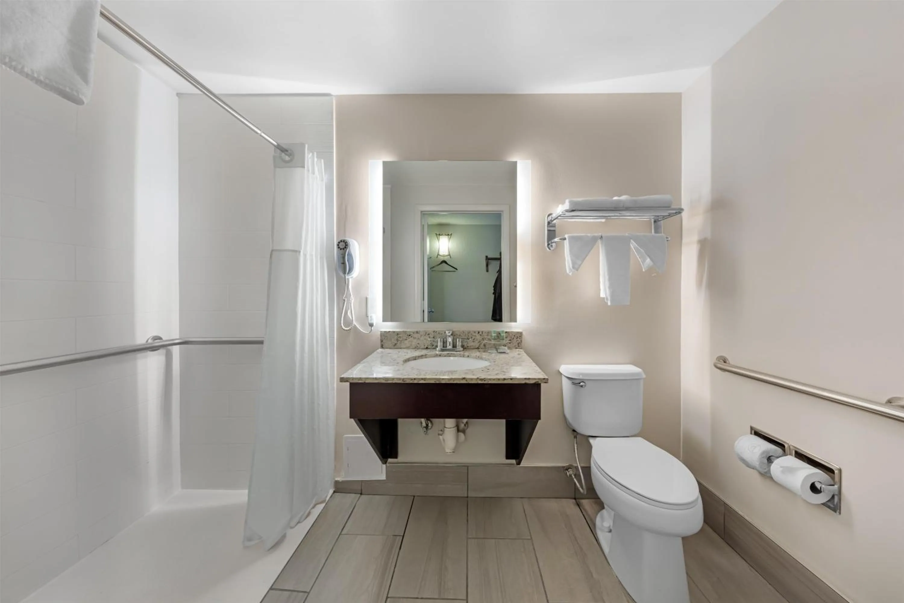 Bathroom in Best Western of Clewiston