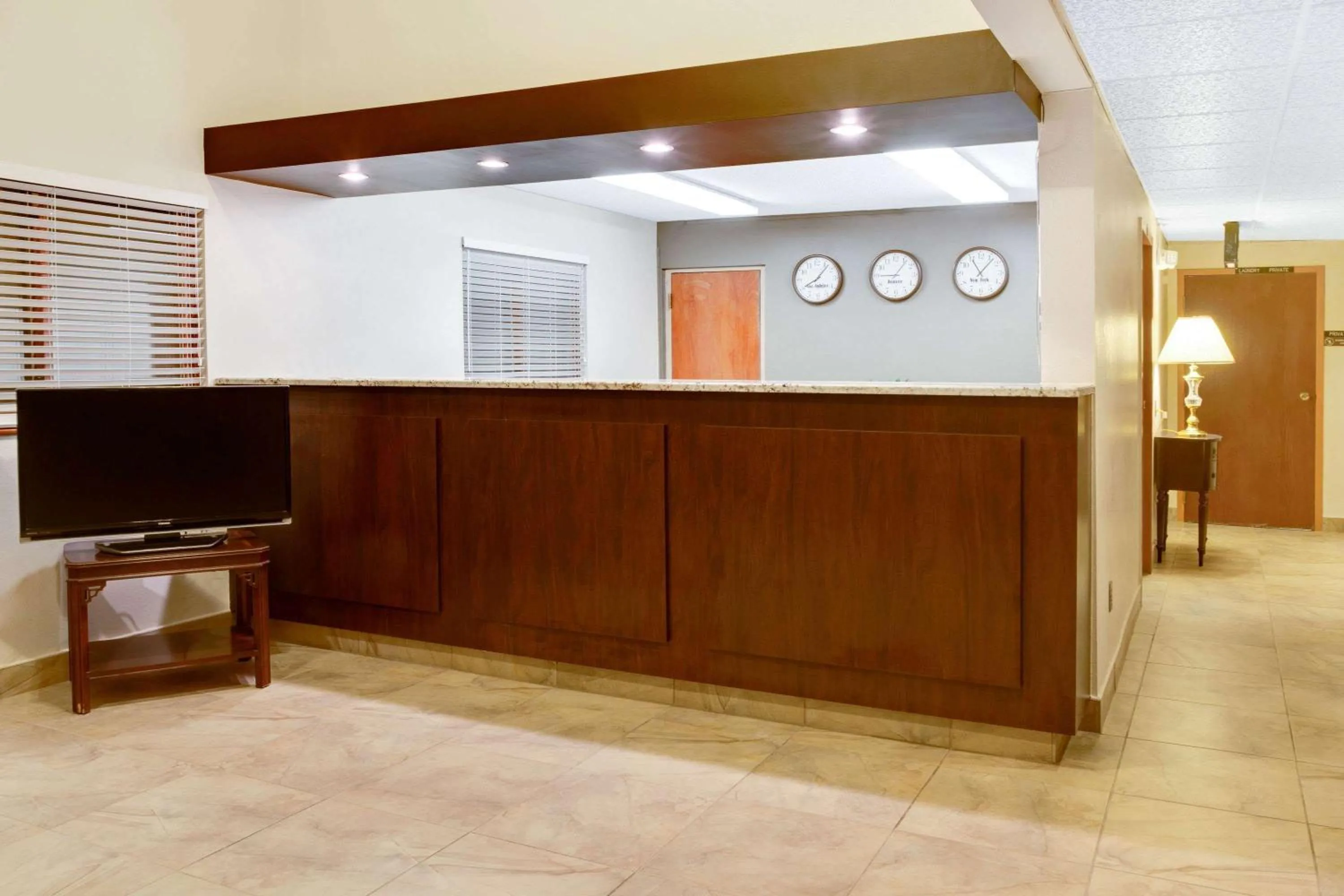 Lobby or reception in Super 8 by Wyndham Longmont/Del Camino