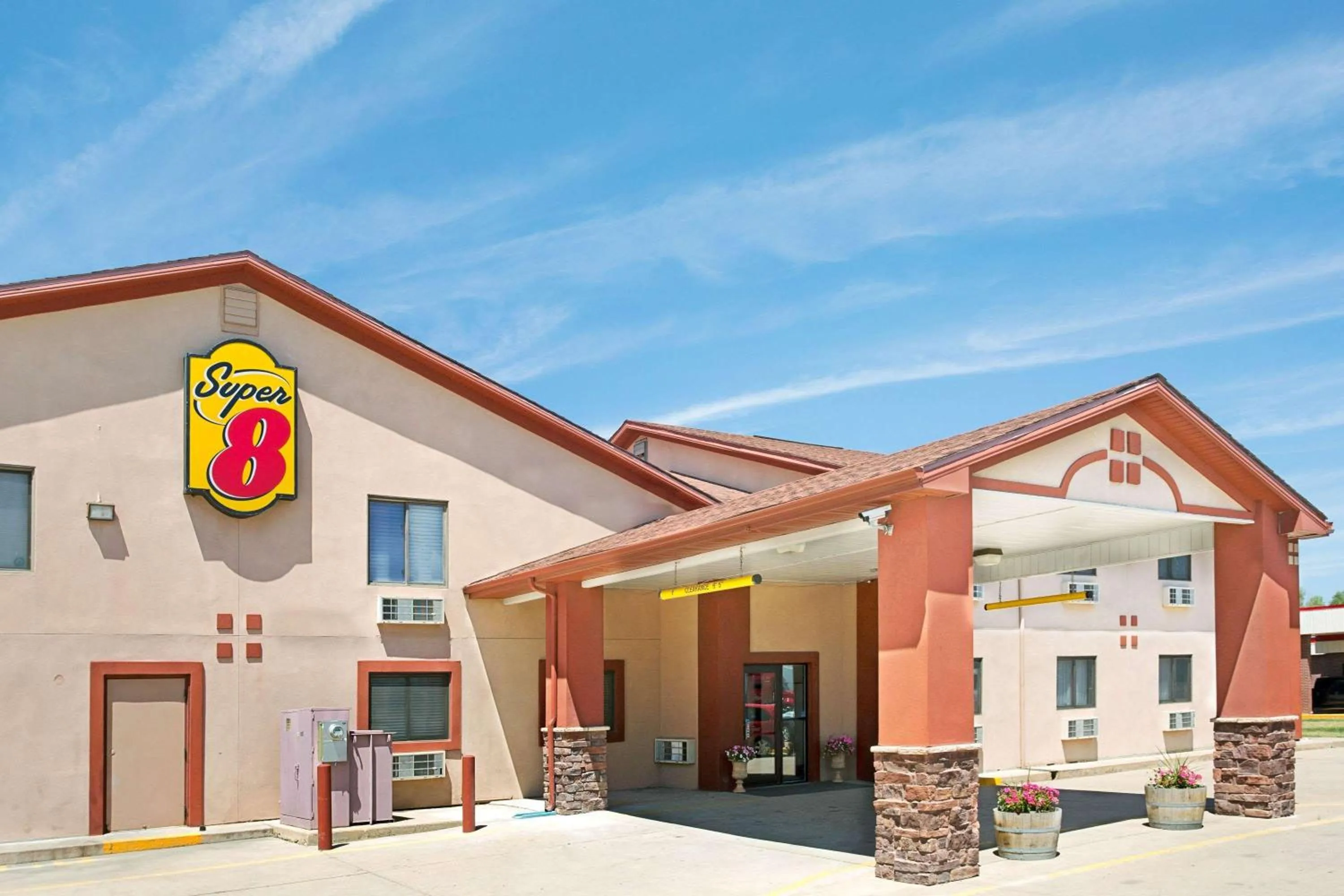 Property building in Super 8 by Wyndham Longmont/Del Camino
