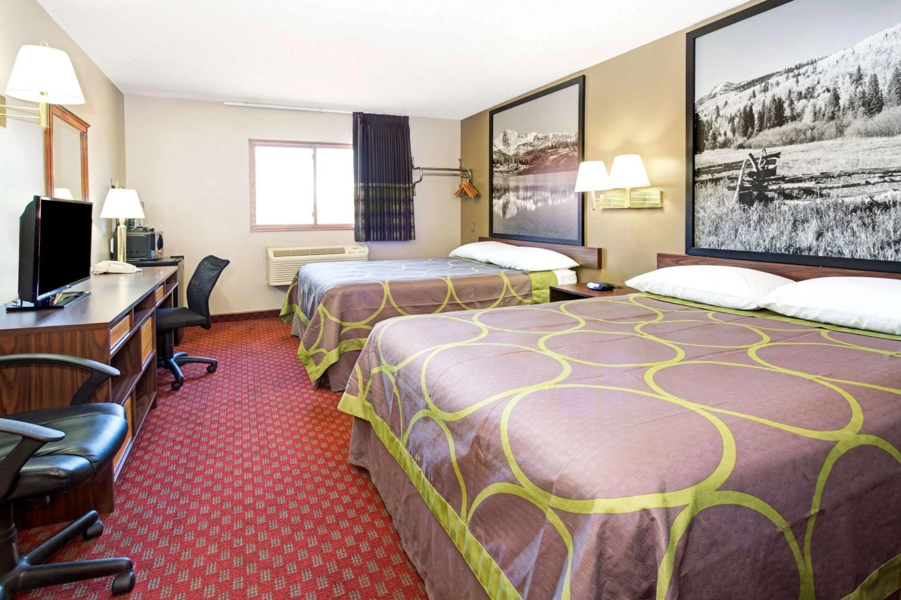 Photo of the whole room, Bed in Super 8 by Wyndham Longmont/Del Camino