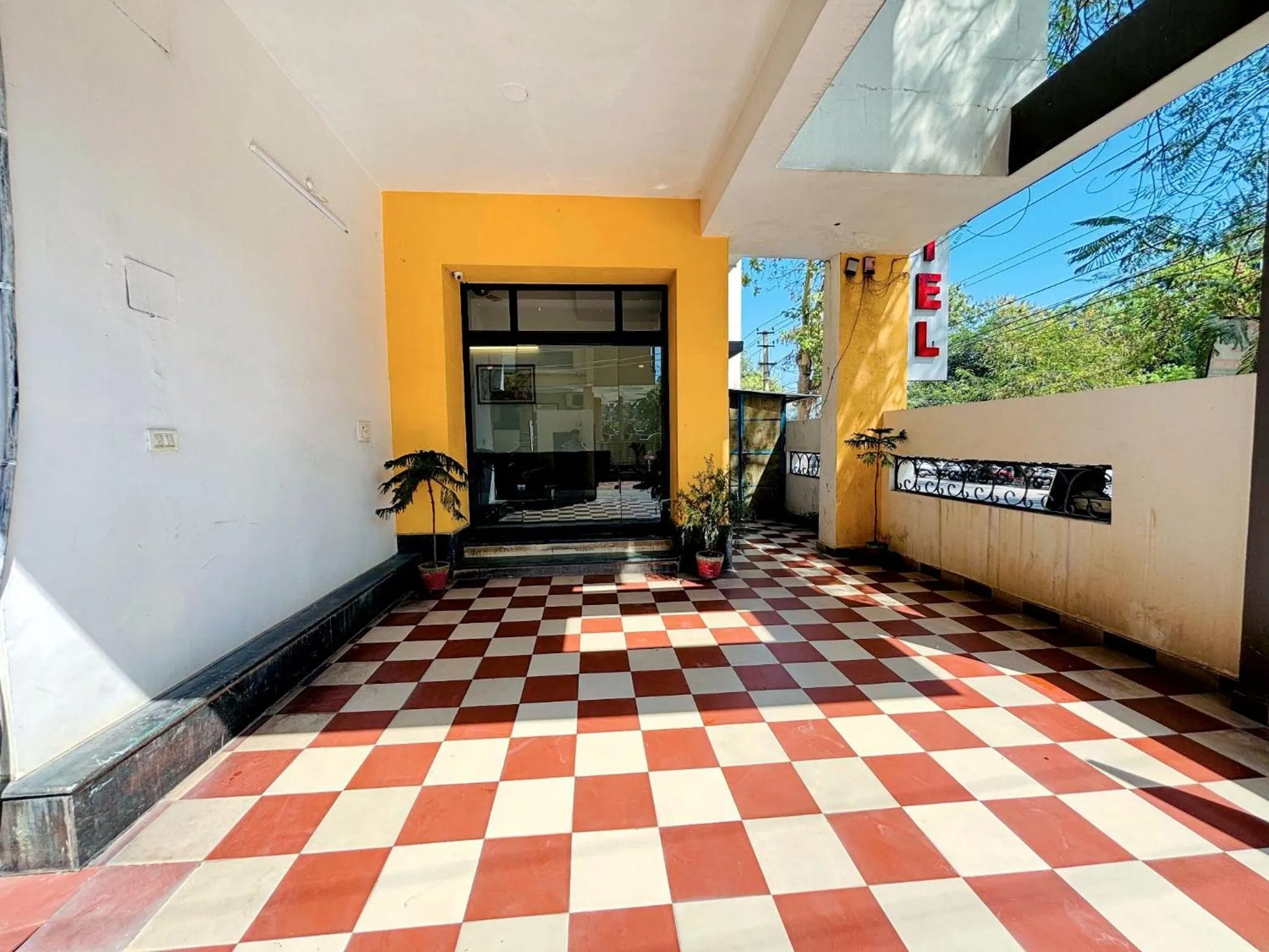 Facade/entrance in Hotel Sunrise Inn