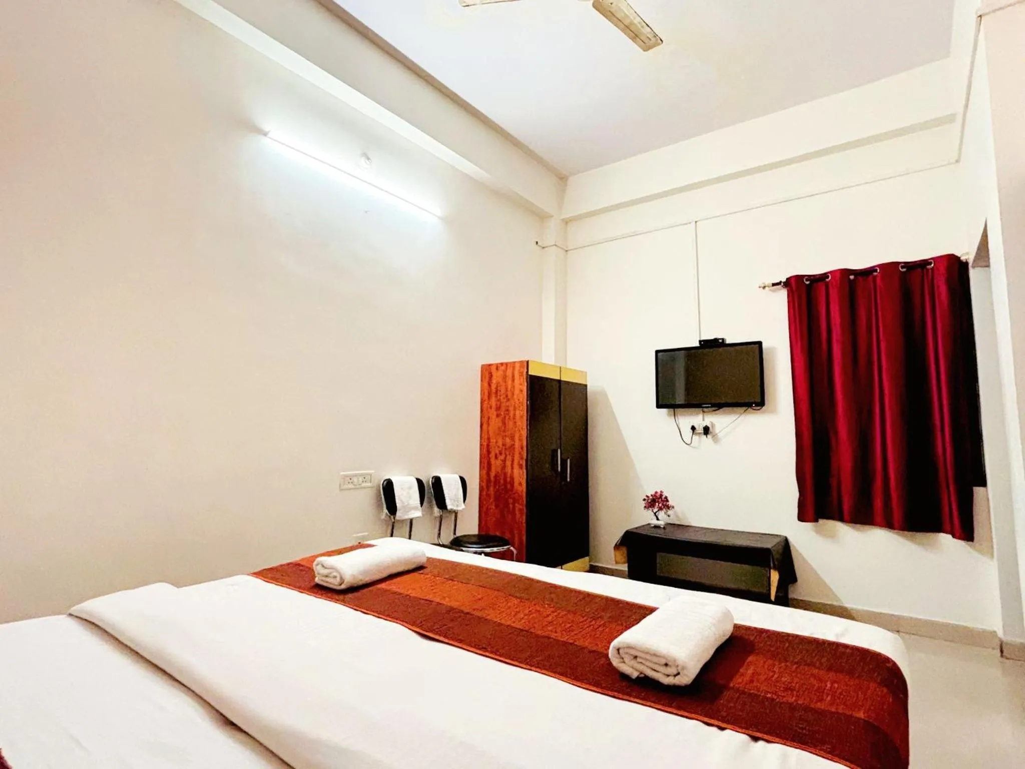 Bed in Hotel Sunrise Inn