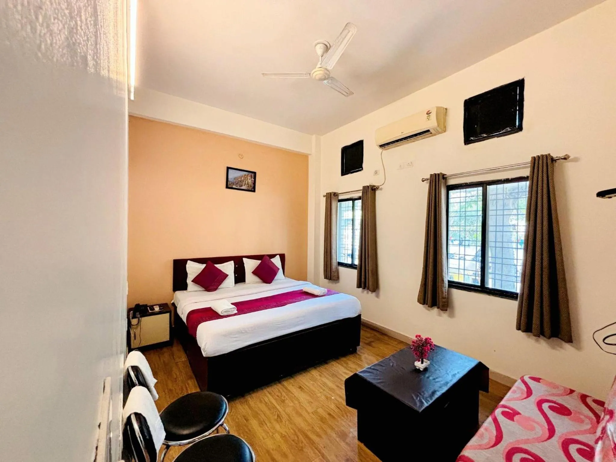 Bed in Hotel Sunrise Inn