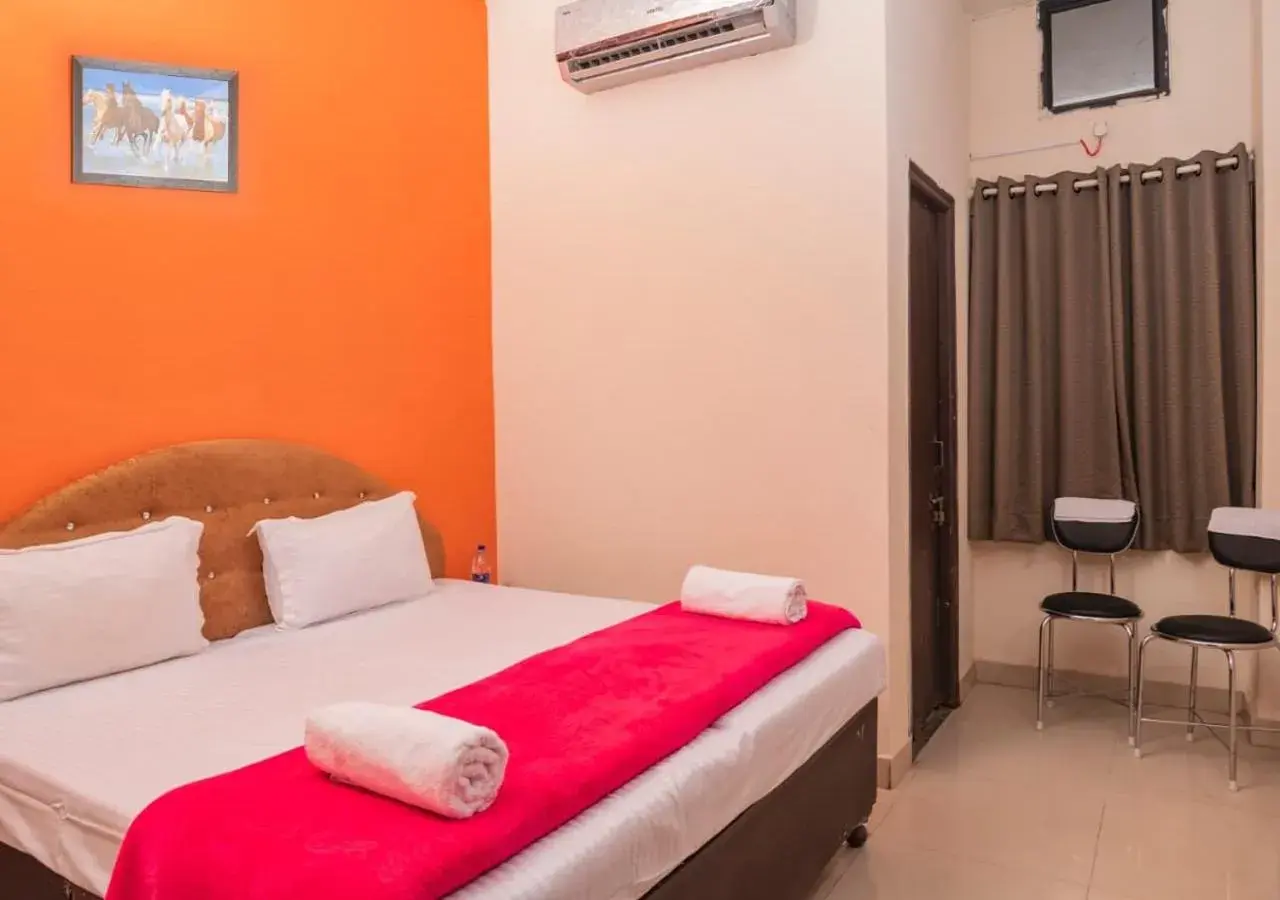 Deluxe Room - single occupancy in Hotel Sunrise Inn Deluxe Room - single occupancy in Hotel Sunrise Inn