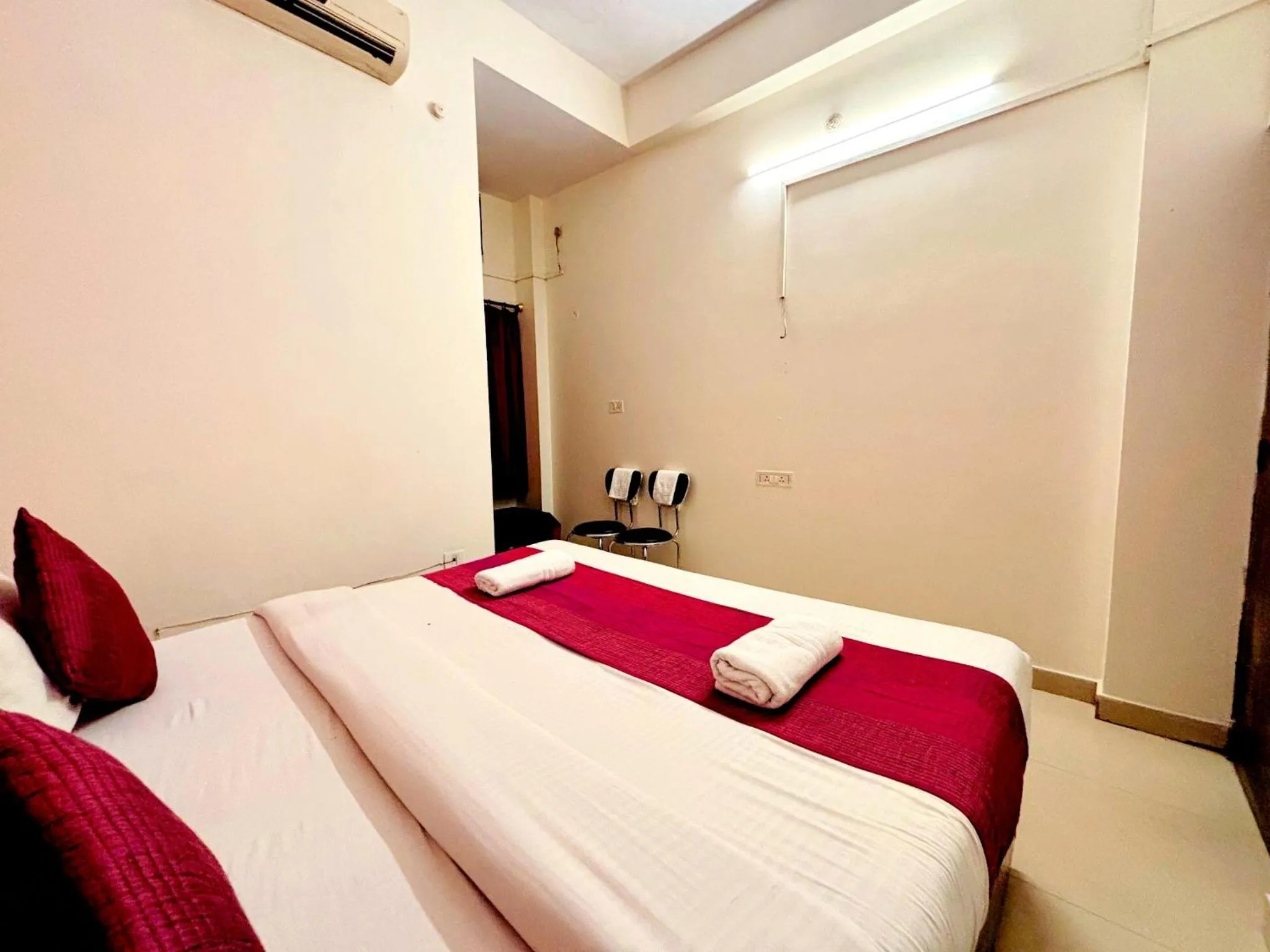 Bed in Hotel Sunrise Inn