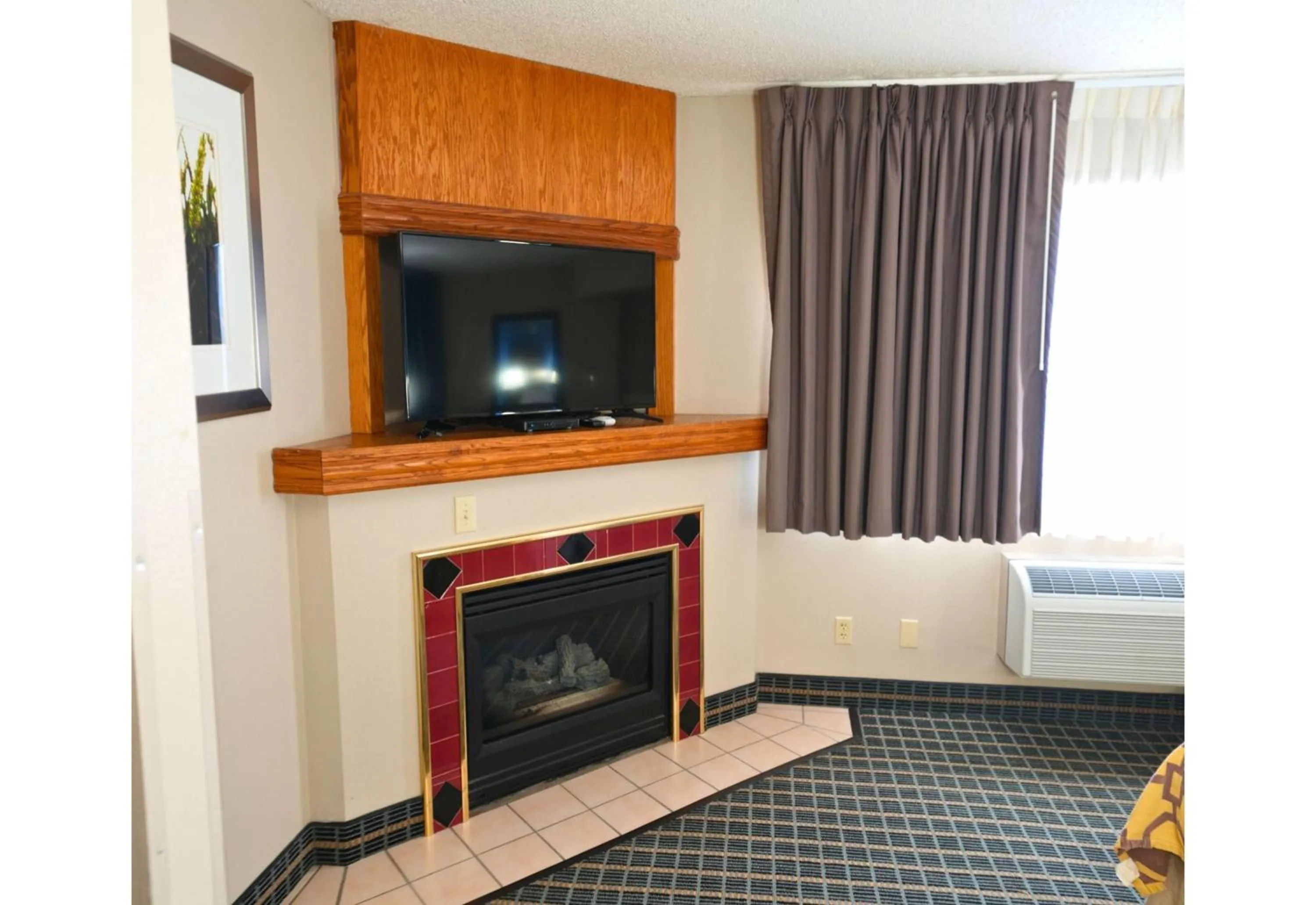 Photo of the whole room in Baymont by Wyndham Marshalltown