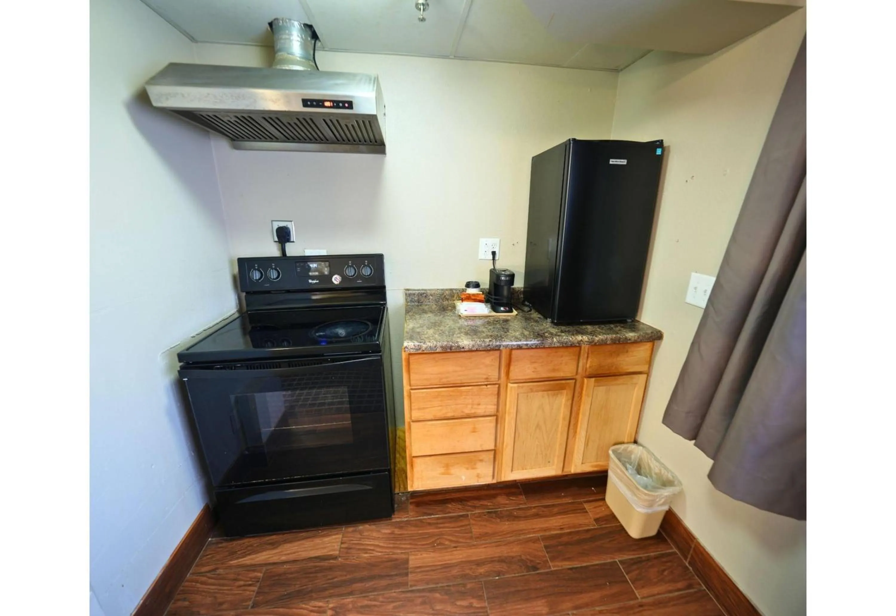 Photo of the whole room in Baymont by Wyndham Marshalltown