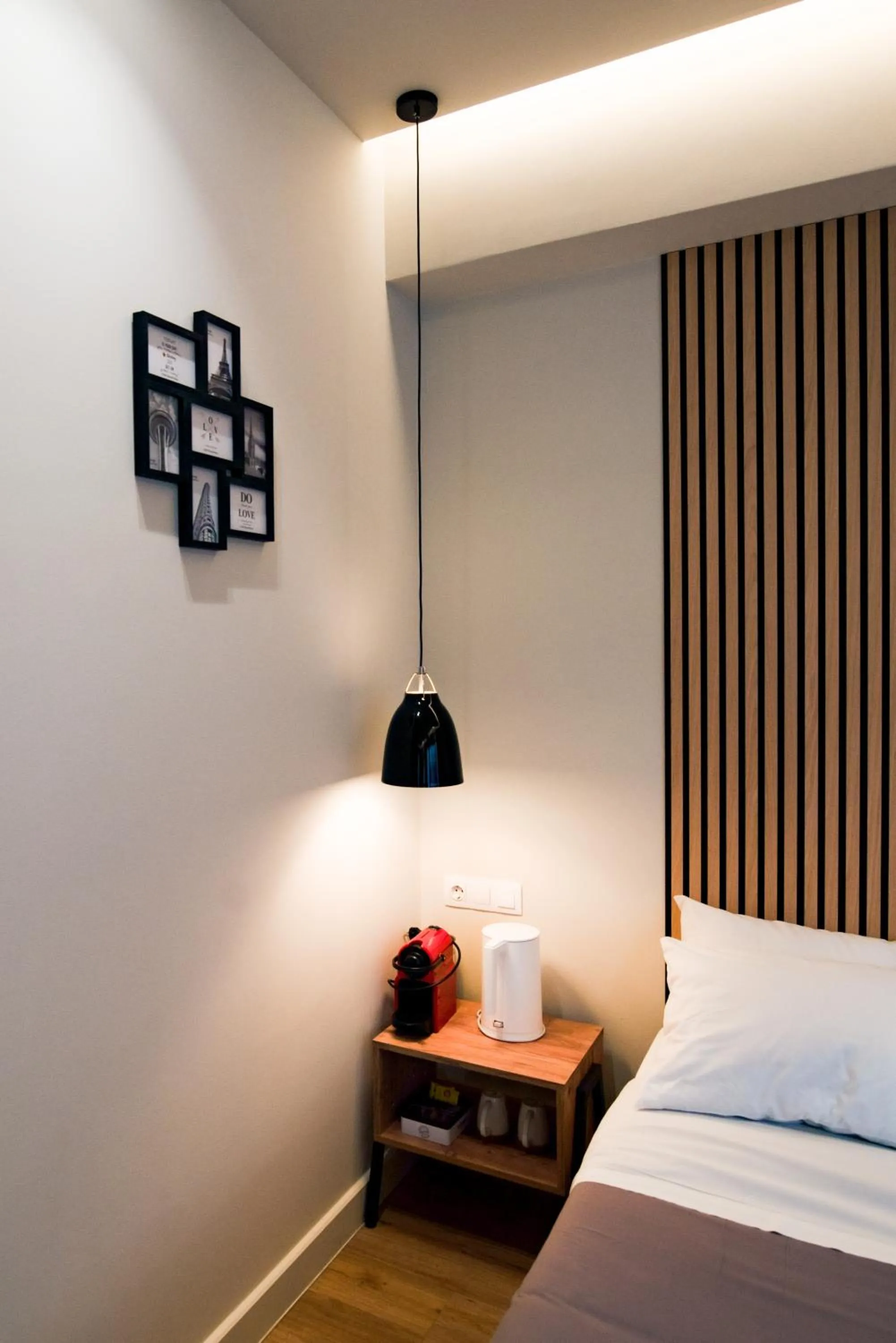 Bedroom, Bed in Still Athens