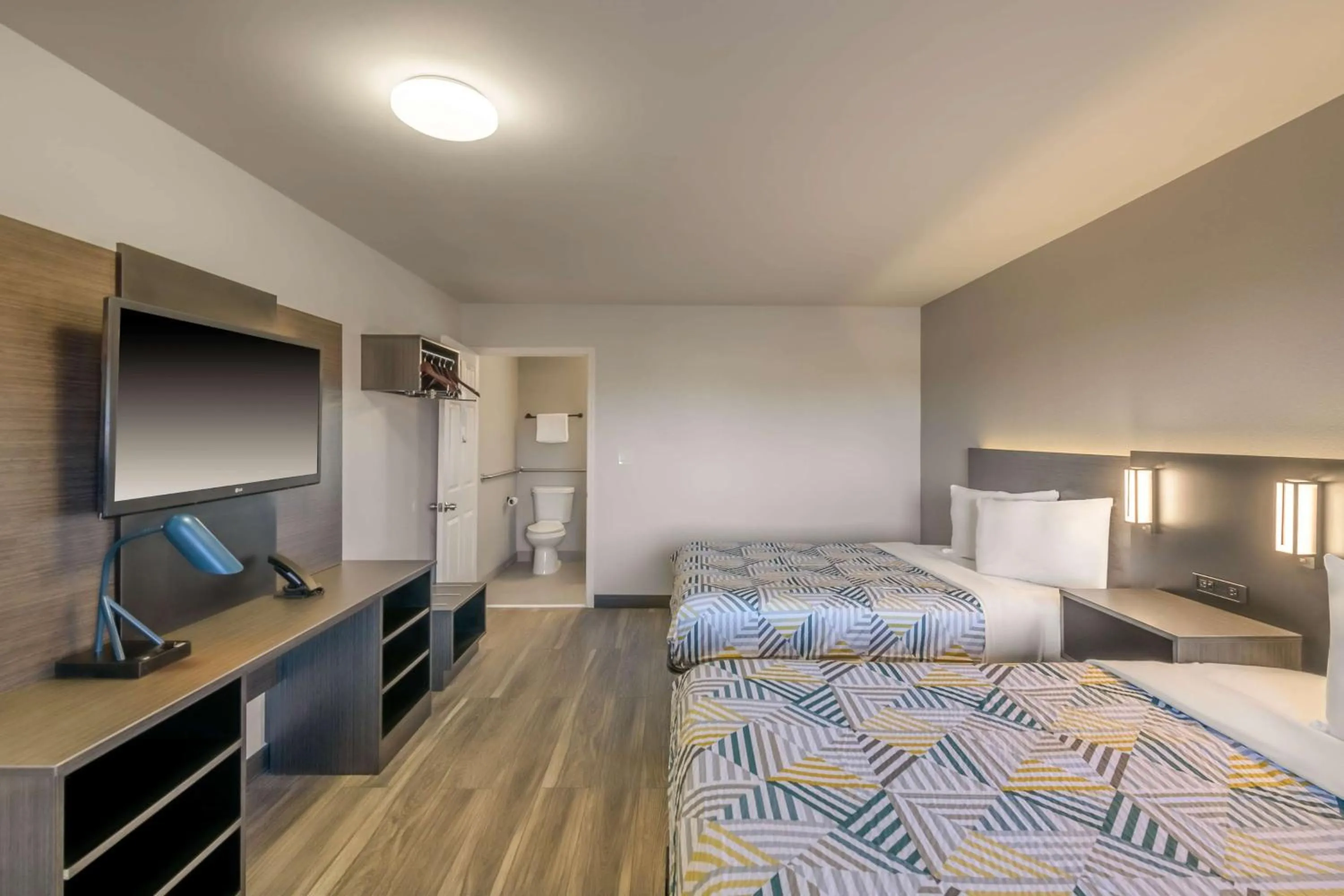 Bedroom, Bed in Motel 6-Commerce, GA