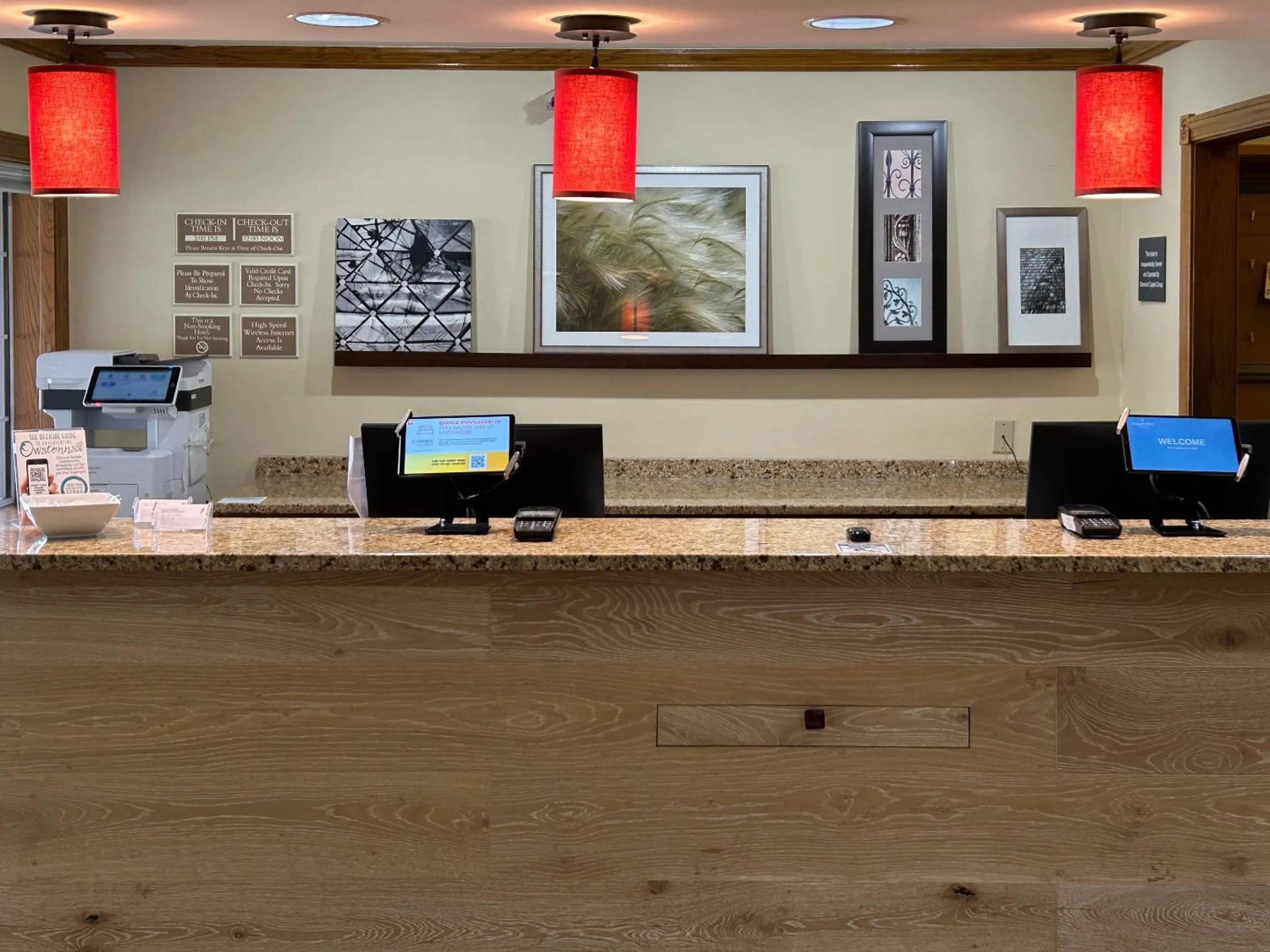 Lobby or reception in Country Inn & Suites by Radisson, Owatonna, MN