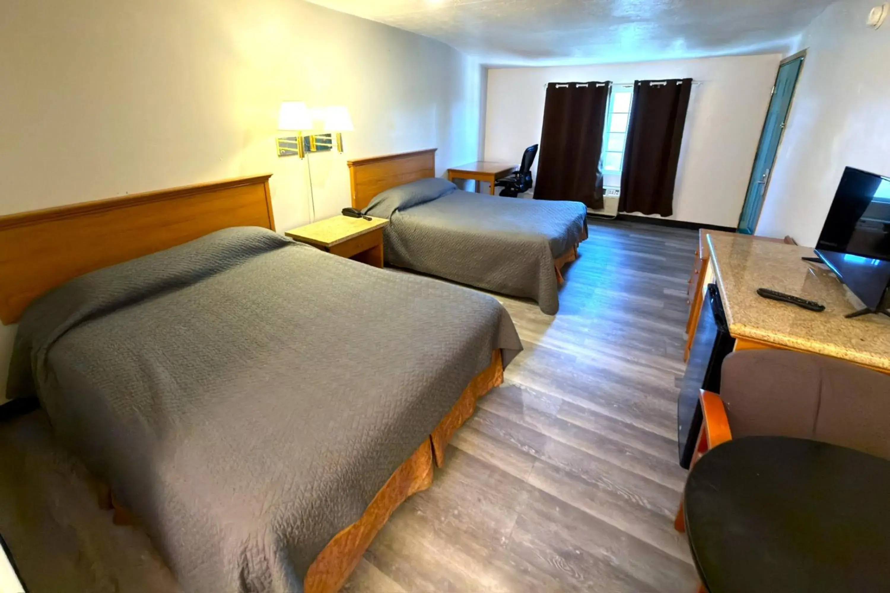 2 Queen Beds Non-Smoking in Beaverton Budget Inn 2 Queen Beds Non-Smoking in Beaverton Budget Inn