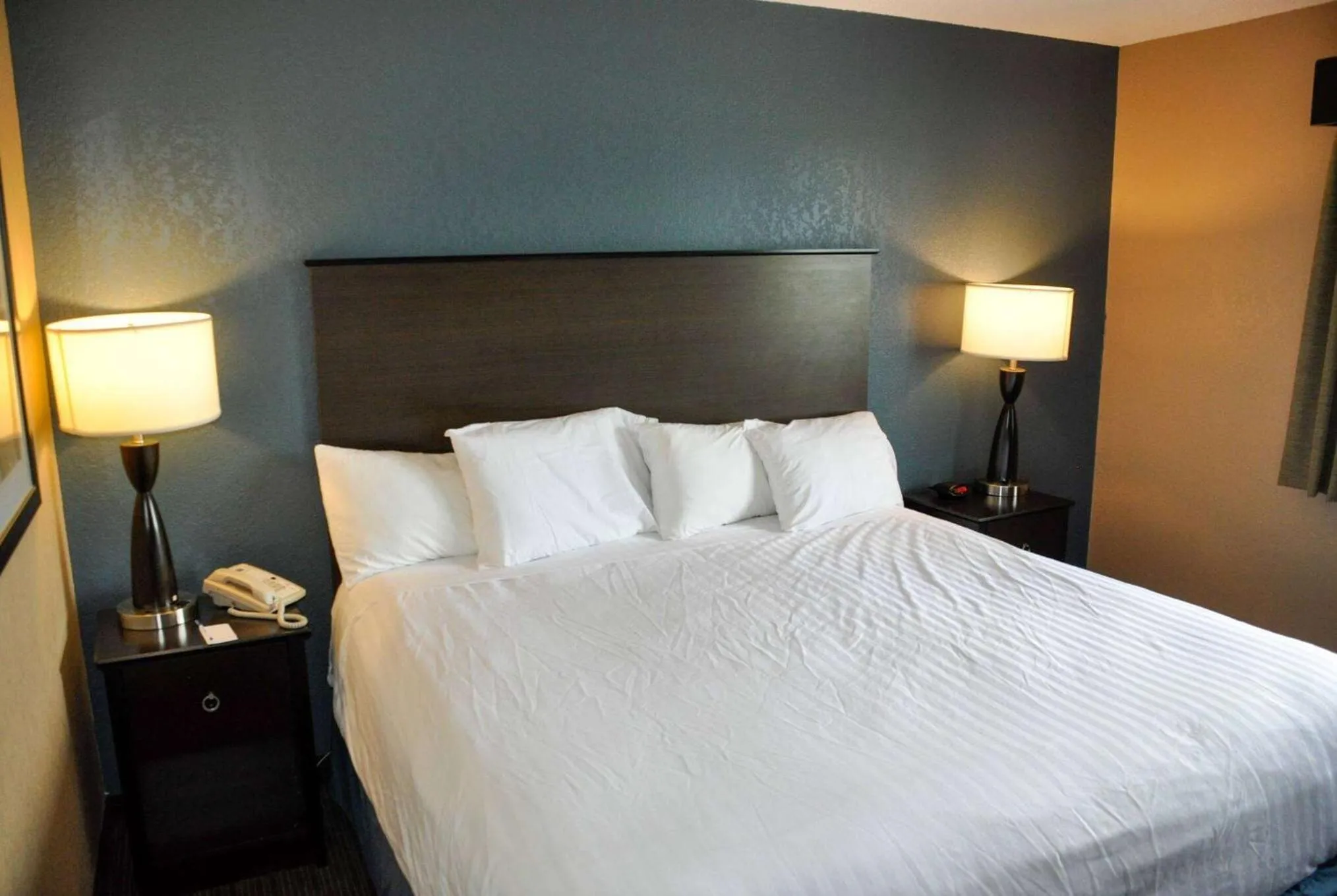 Photo of the whole room, Bed in AmericInn by Wyndham Clear Lake
