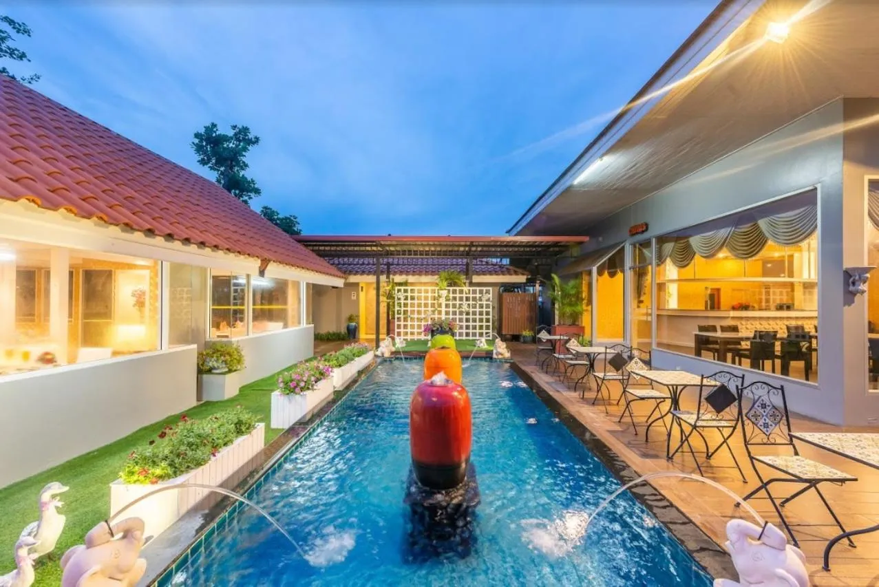 Garden in Napheera Royal Tel