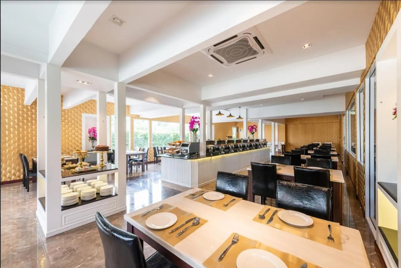 Restaurant/places to eat in Napheera Royal Tel