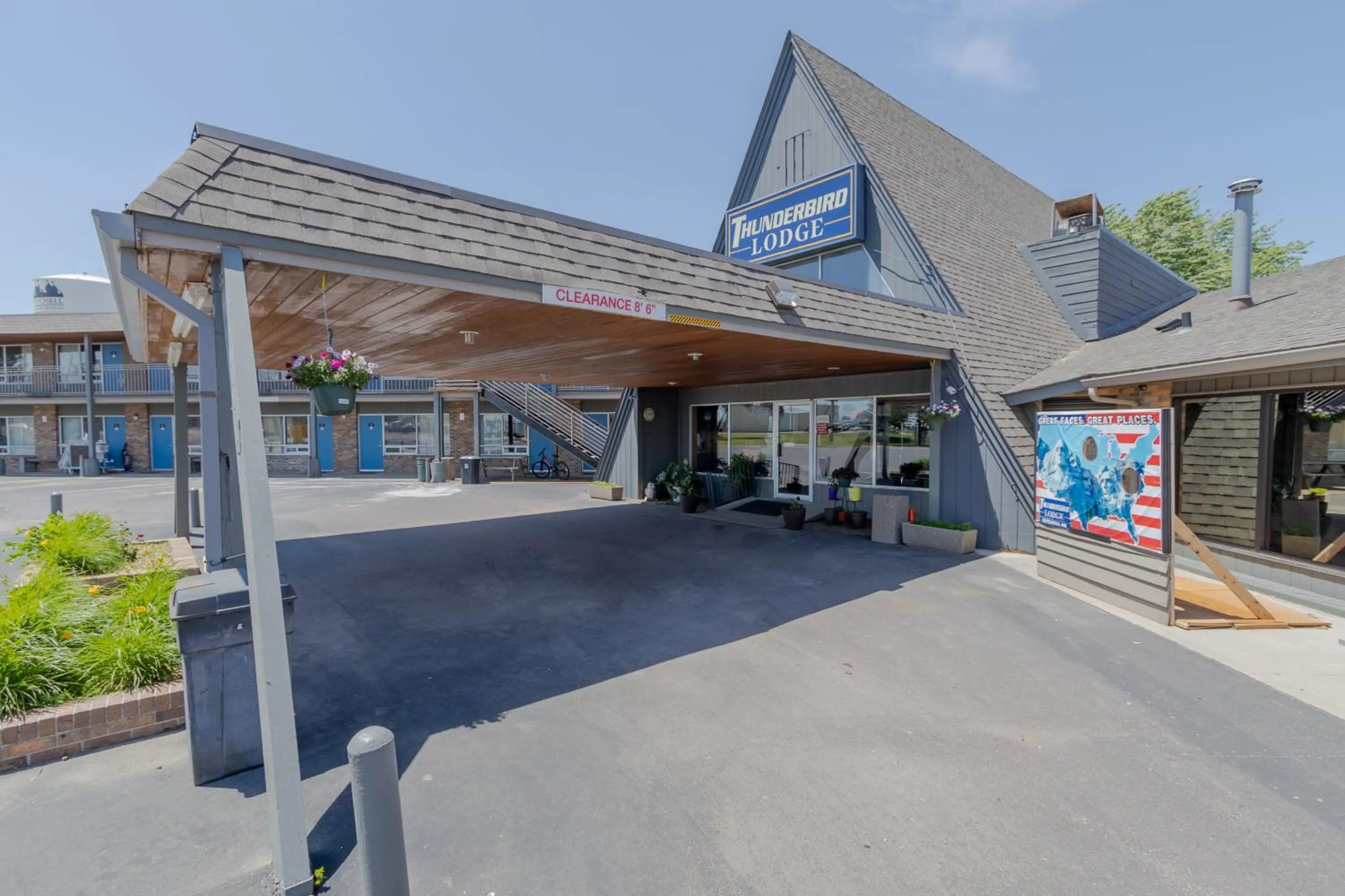 Property building in Thunderbird Lodge