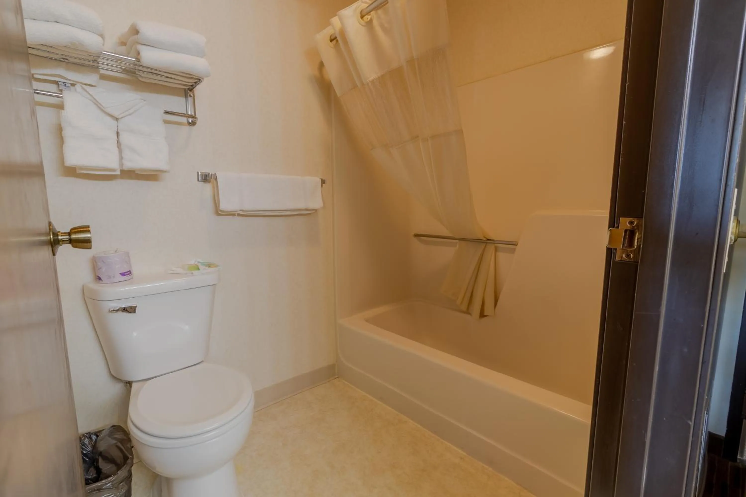 Bathroom in Thunderbird Lodge