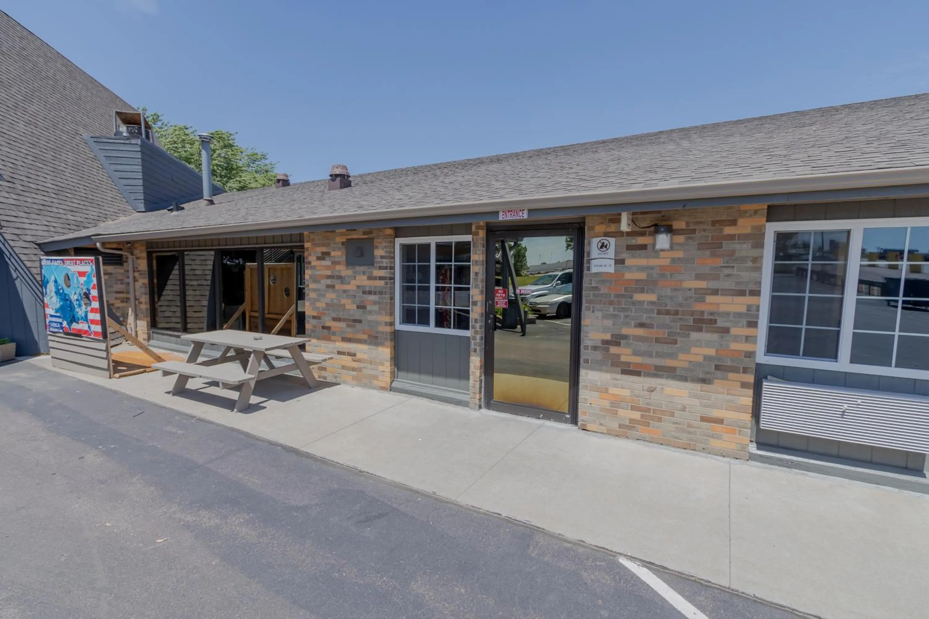 Property building in Thunderbird Lodge