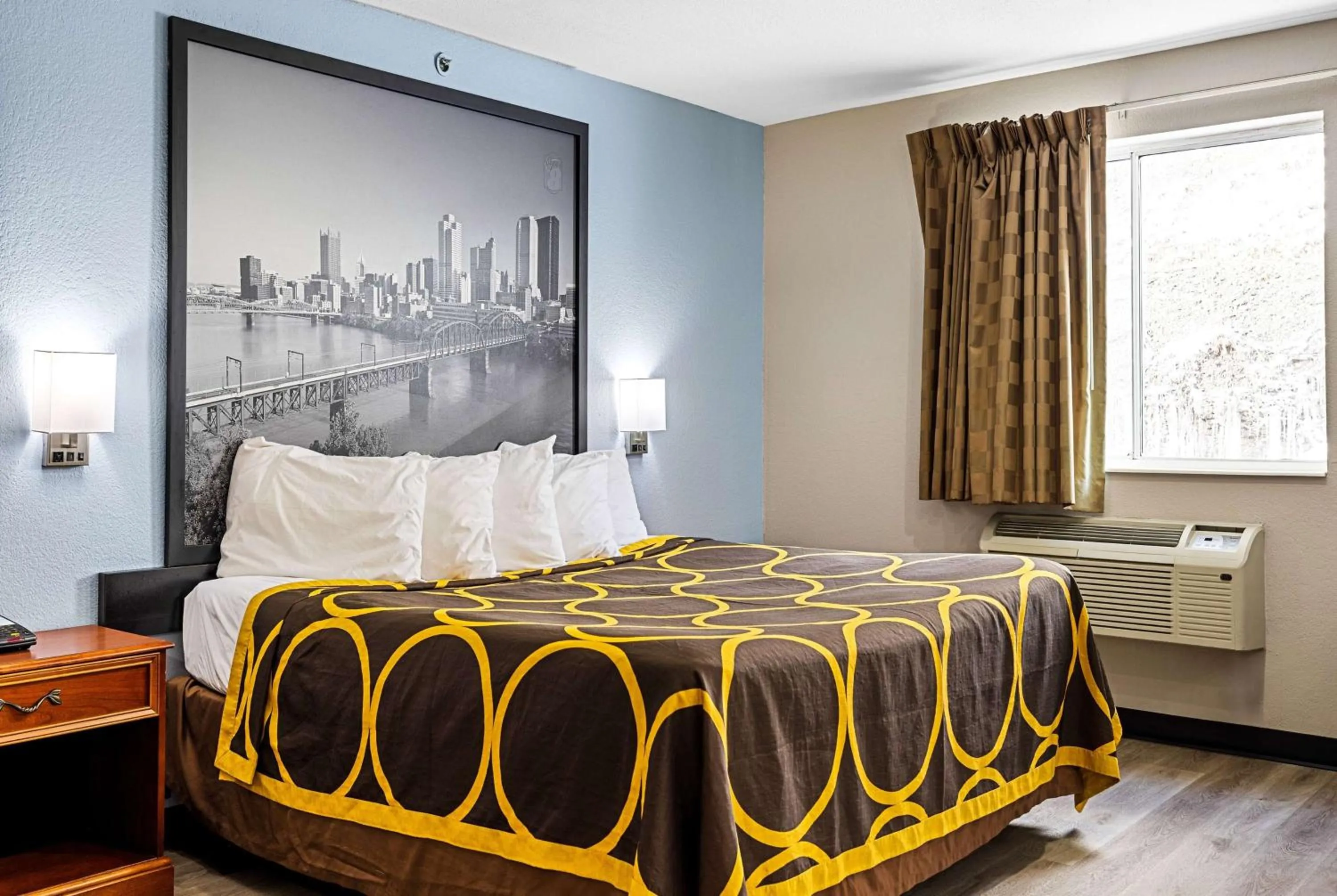 Photo of the whole room, Bed in Super 8 by Wyndham Pittsburgh/Monroeville