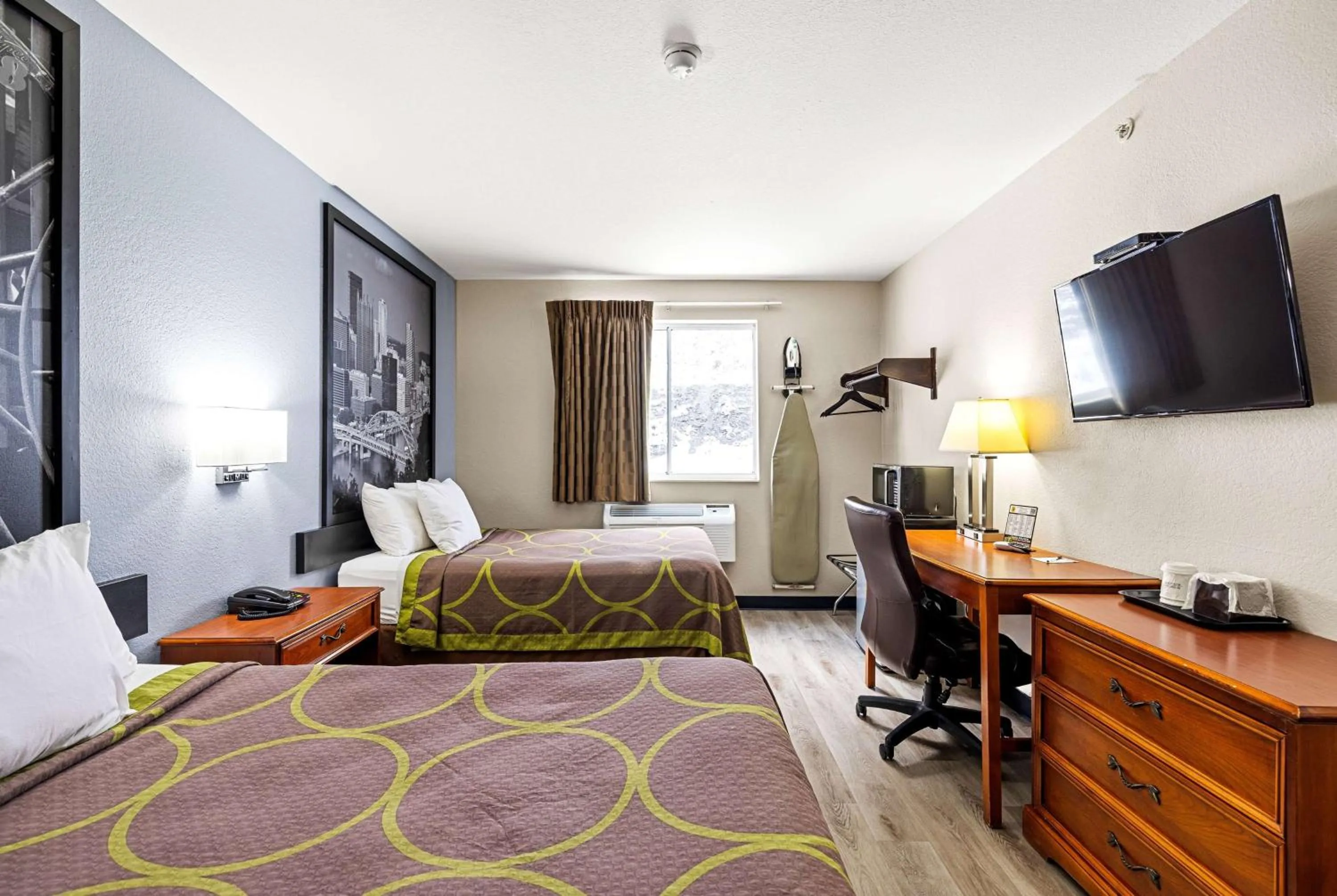 Photo of the whole room, Bed in Super 8 by Wyndham Pittsburgh/Monroeville