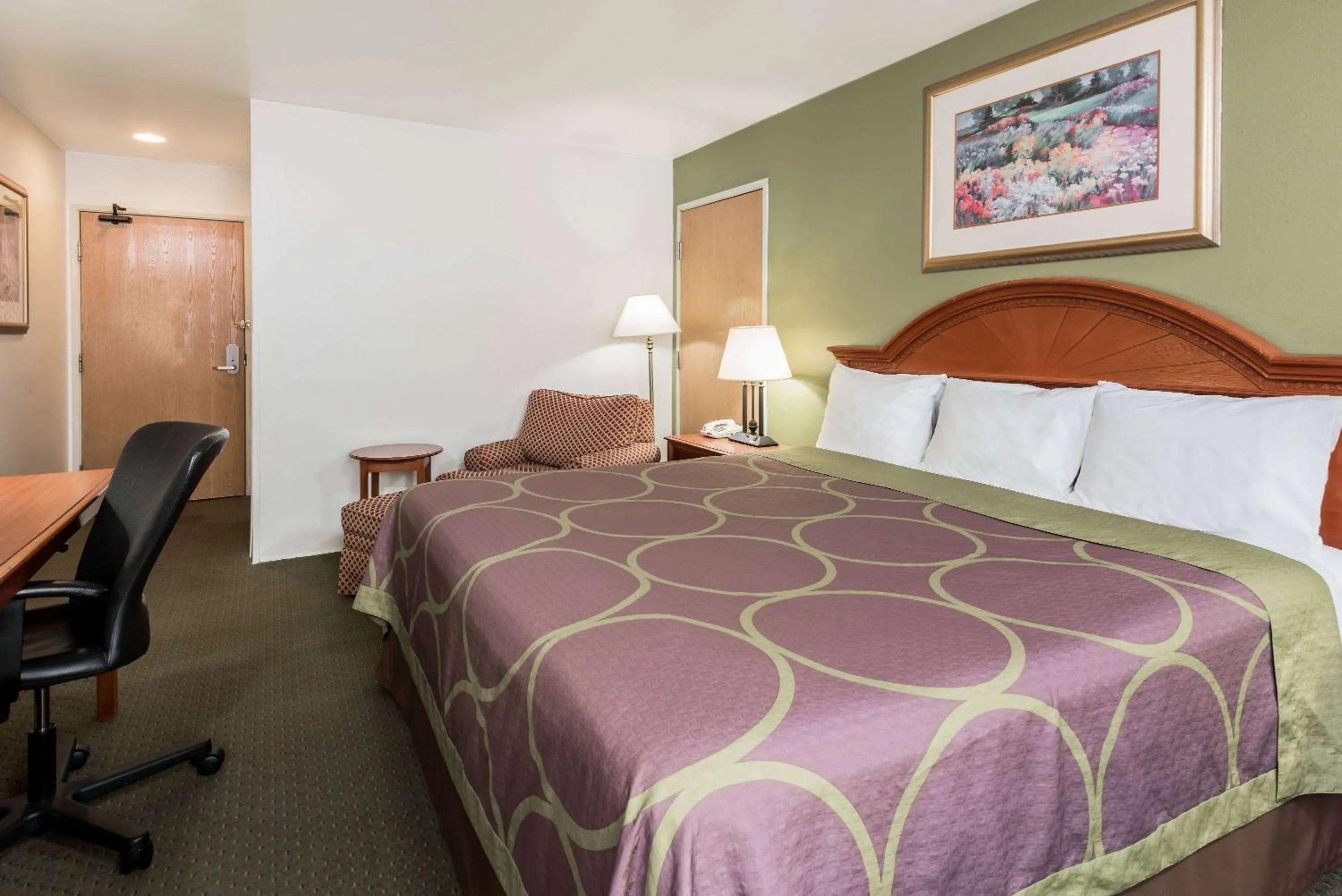 Photo of the whole room, Bed in Super 8 by Wyndham Pittsburgh/Monroeville