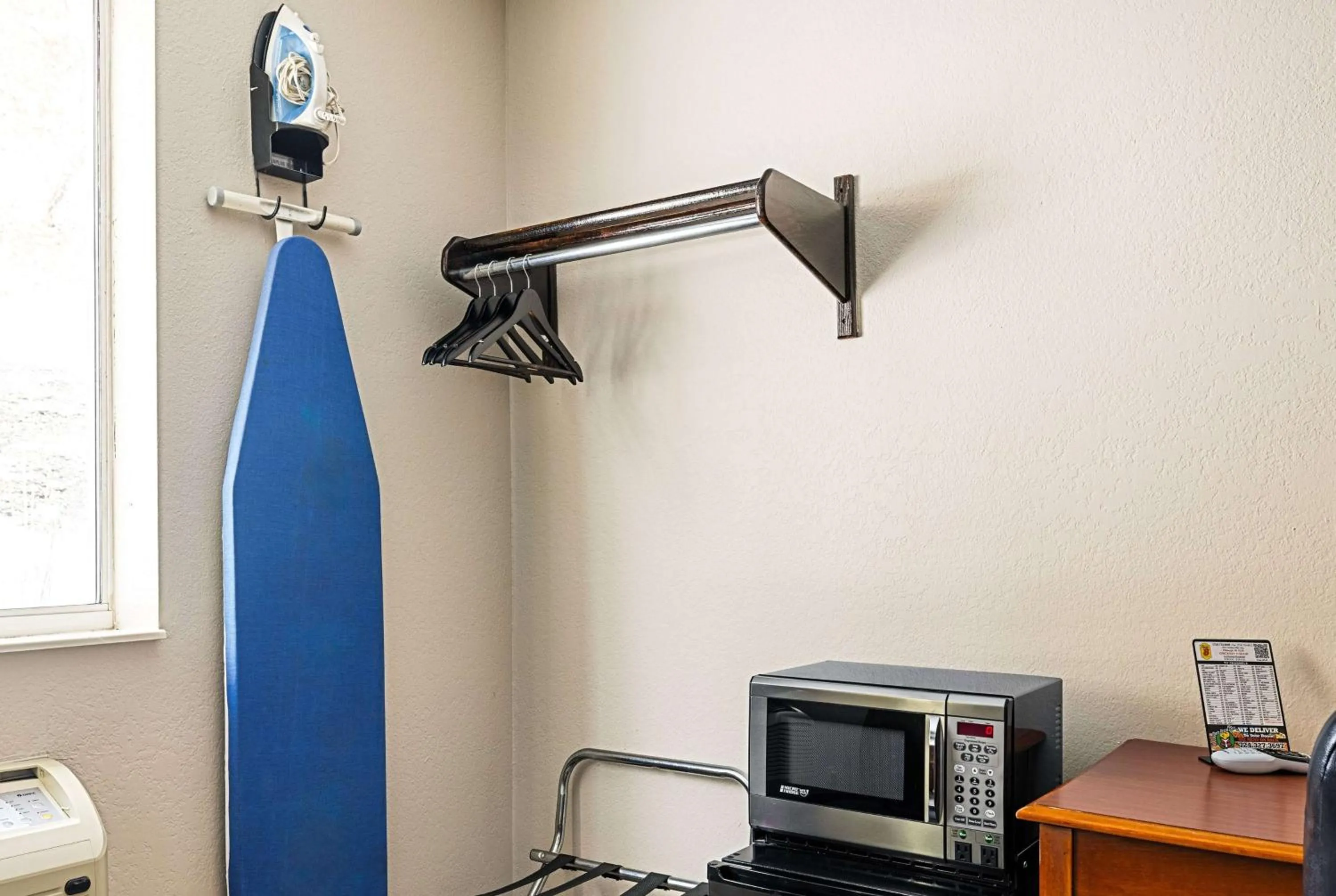 Photo of the whole room in Super 8 by Wyndham Pittsburgh/Monroeville