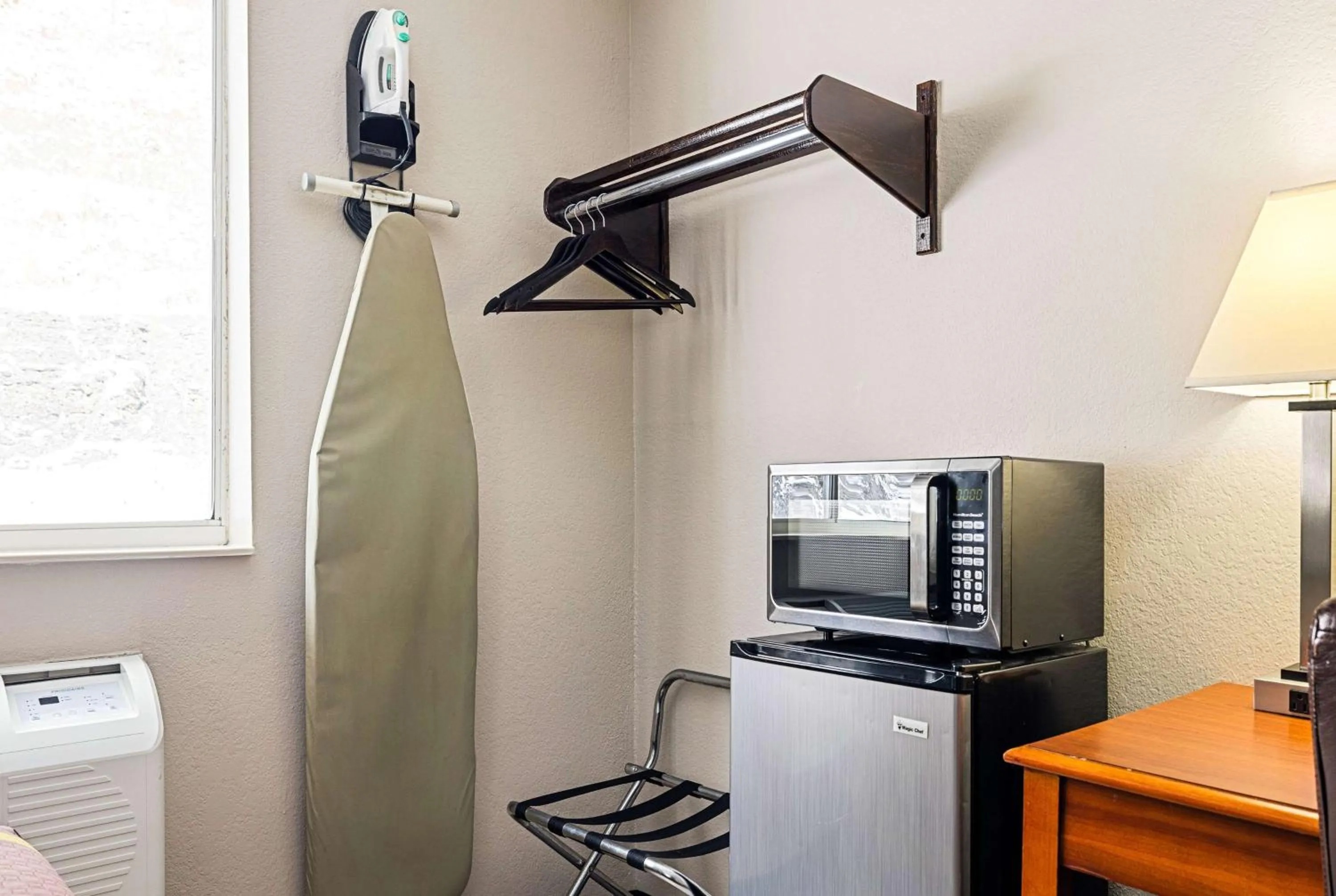 Photo of the whole room in Super 8 by Wyndham Pittsburgh/Monroeville