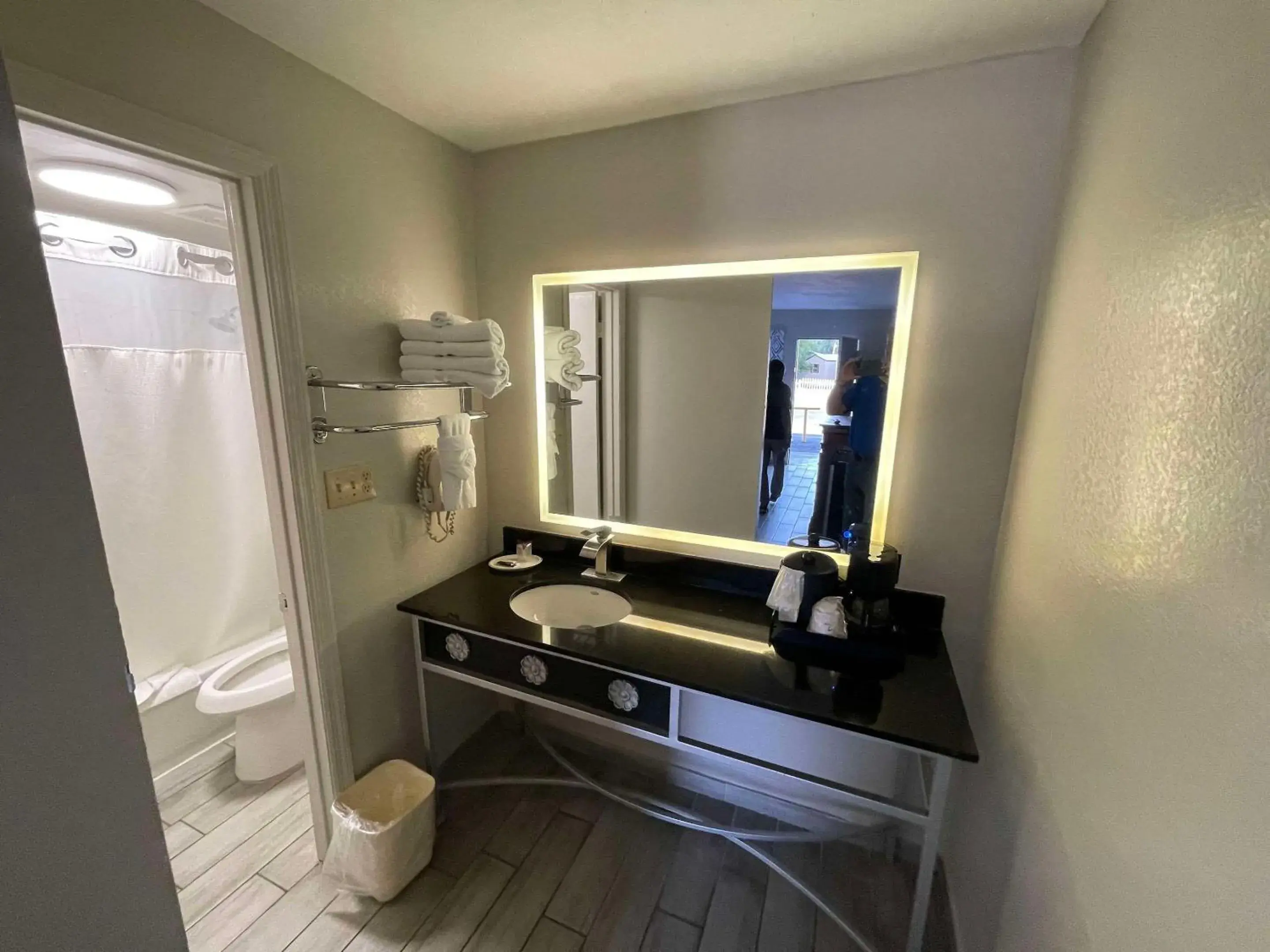 Quadruple Room with Two Queen Beds - Non Smoking in Rodeway Inn Quadruple Room with Two Queen Beds - Non Smoking in Rodeway Inn