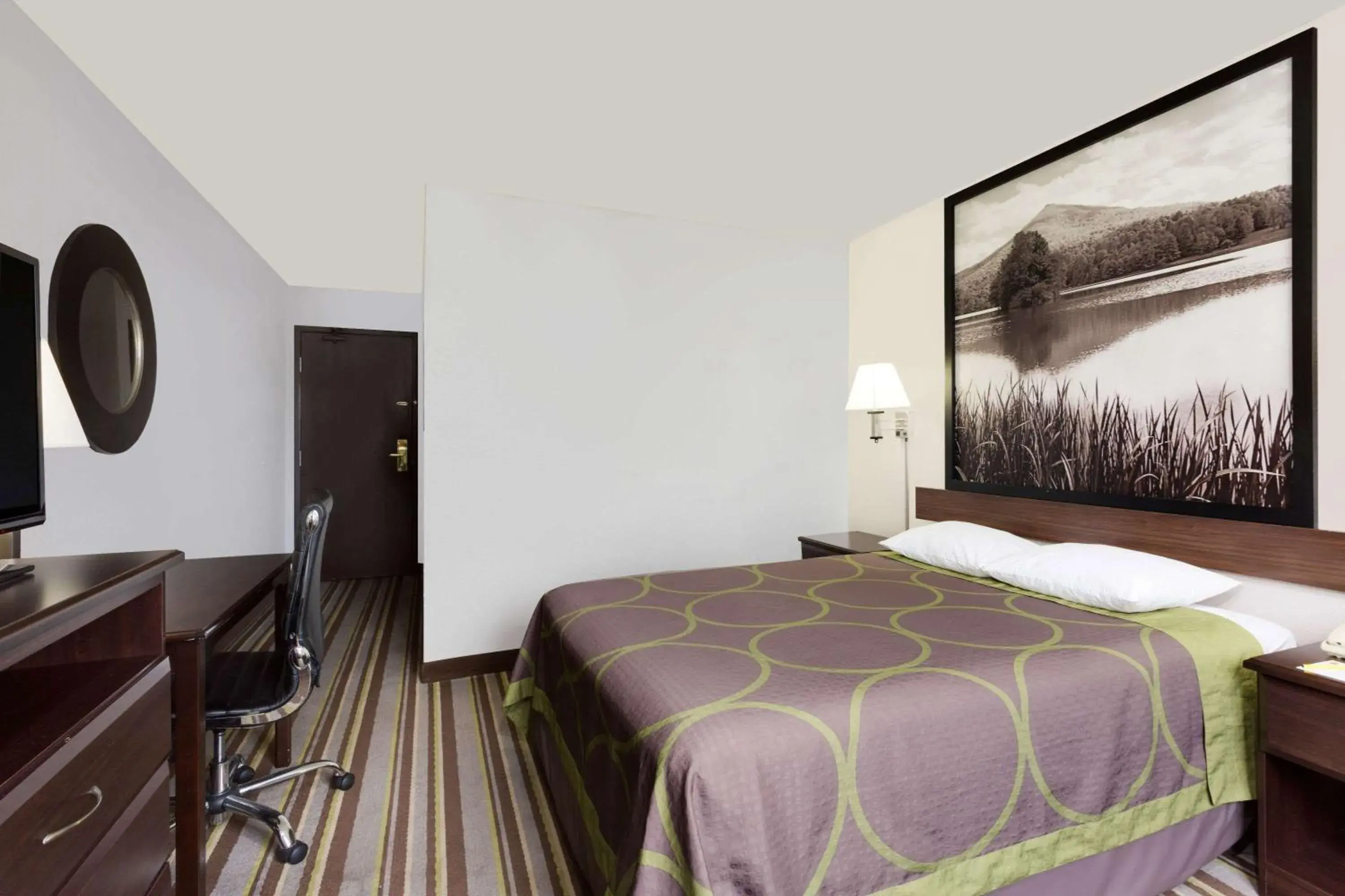 1 Queen Bed, Mobility Accessible Room, Non-Smoking in Super 8 by Wyndham Waynesboro 1 Queen Bed, Mobility Accessible Room, Non-Smoking in Super 8 by Wyndham Waynesboro