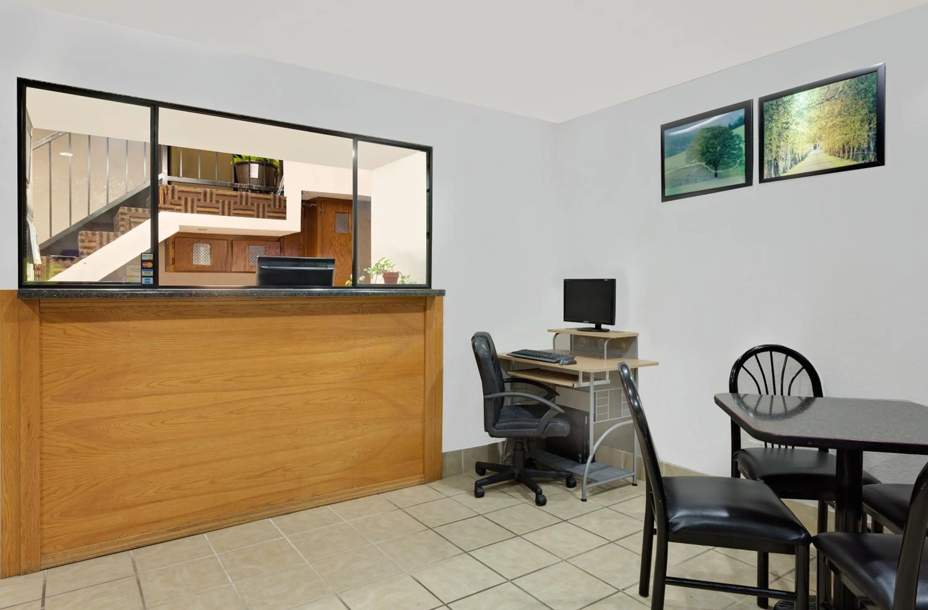 Business facilities in Super 8 by Wyndham Waynesboro