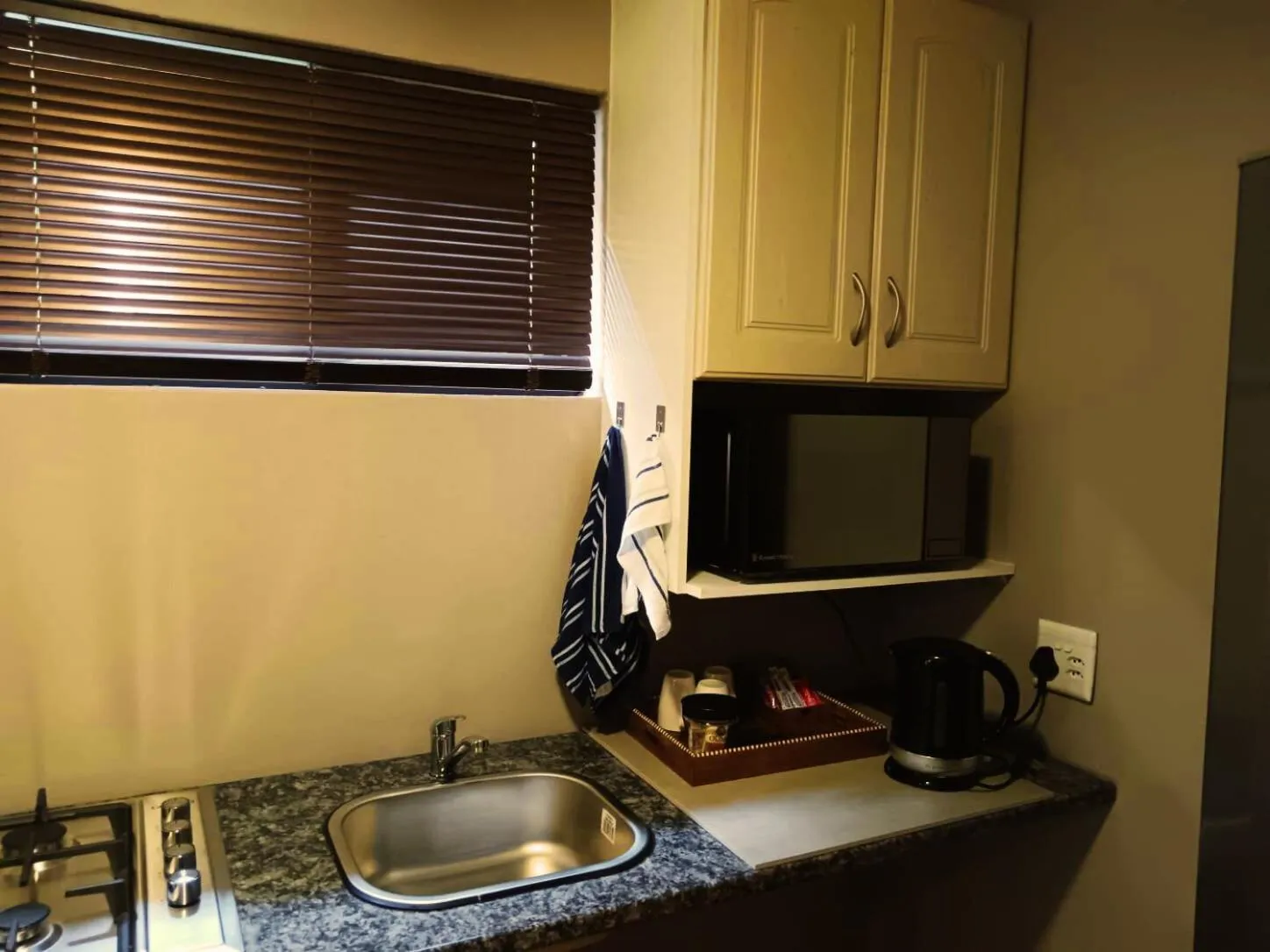 Kitchen or kitchenette in The Wilds Guest House